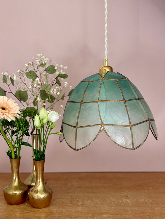 Suspension abat-jour vintage en nacre bleue et laiton.