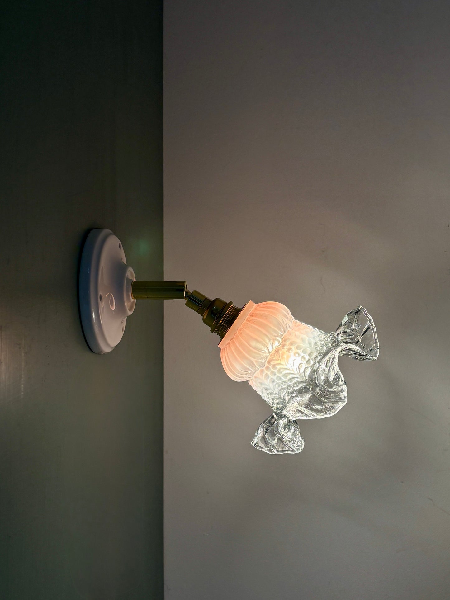 Applique tulipe vintage en verre rose et transparent