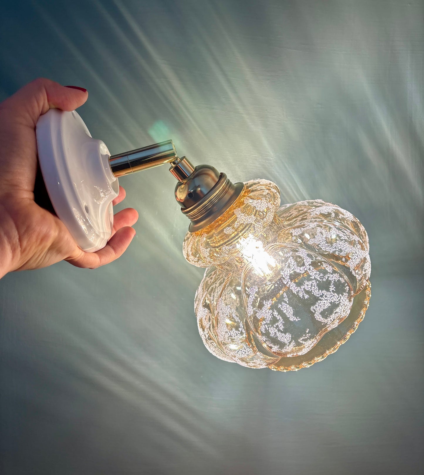 Applique tulipe vintage en verre ambré granité