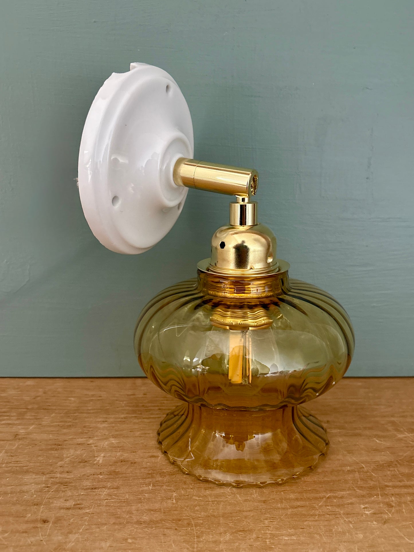 Applique tulipe vintage en verre ambré (AT1)