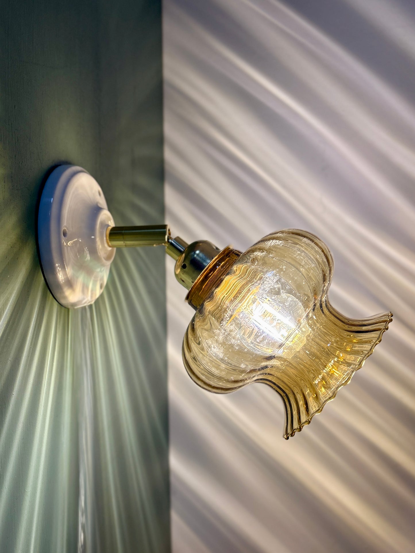 Applique tulipe vintage en verre ambré (AT1)