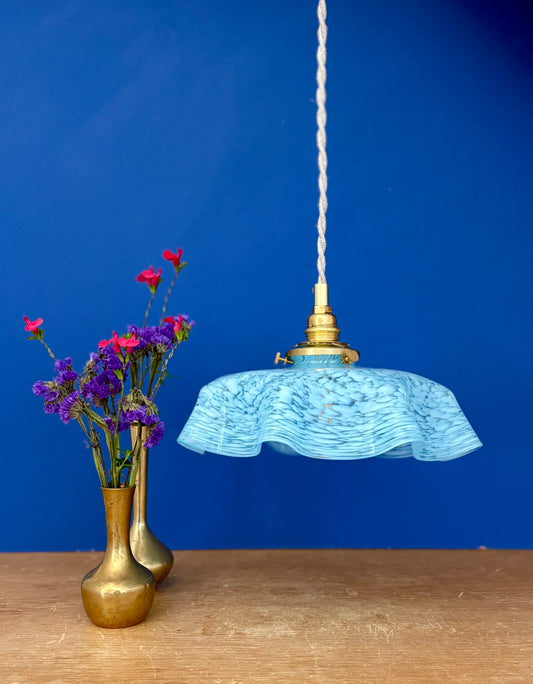 Suspension abat-jour vintage en verre de Clichy bleu