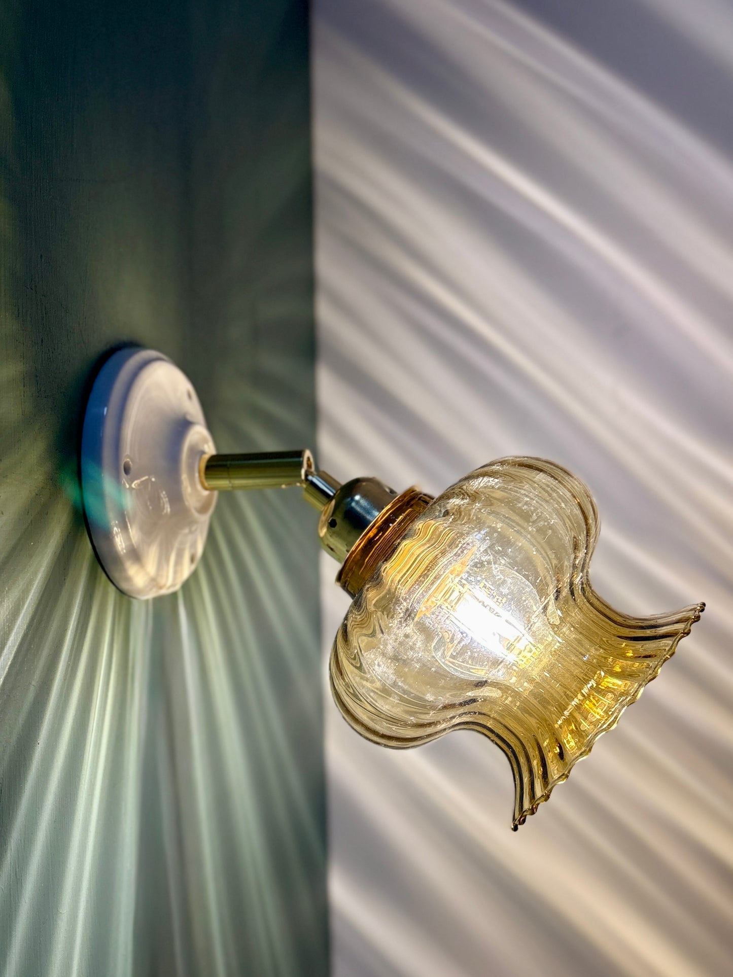 Applique tulipe vintage en verre ambré (AT1)