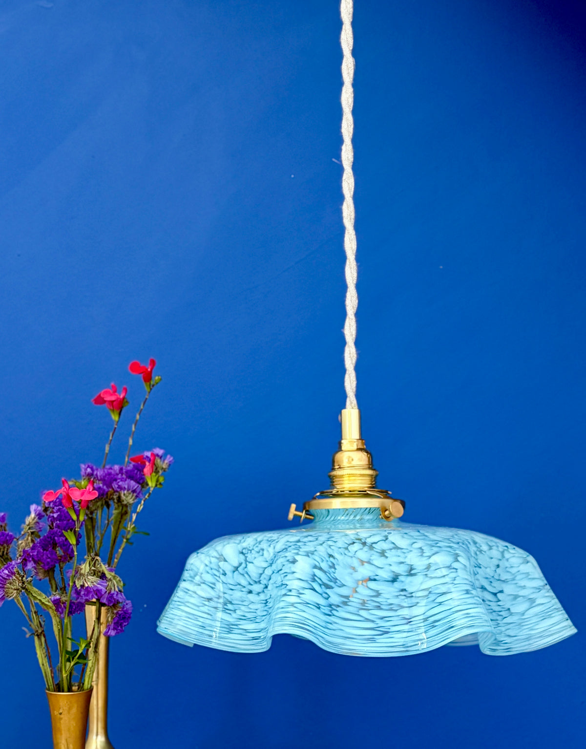 Suspension abat-jour vintage en verre de Clichy bleu