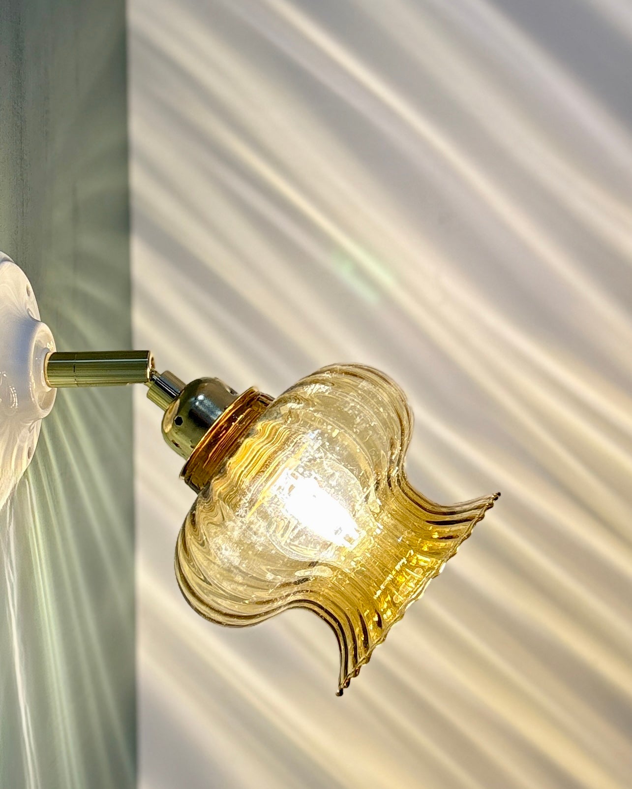 Applique tulipe vintage en verre ambré (AT1)