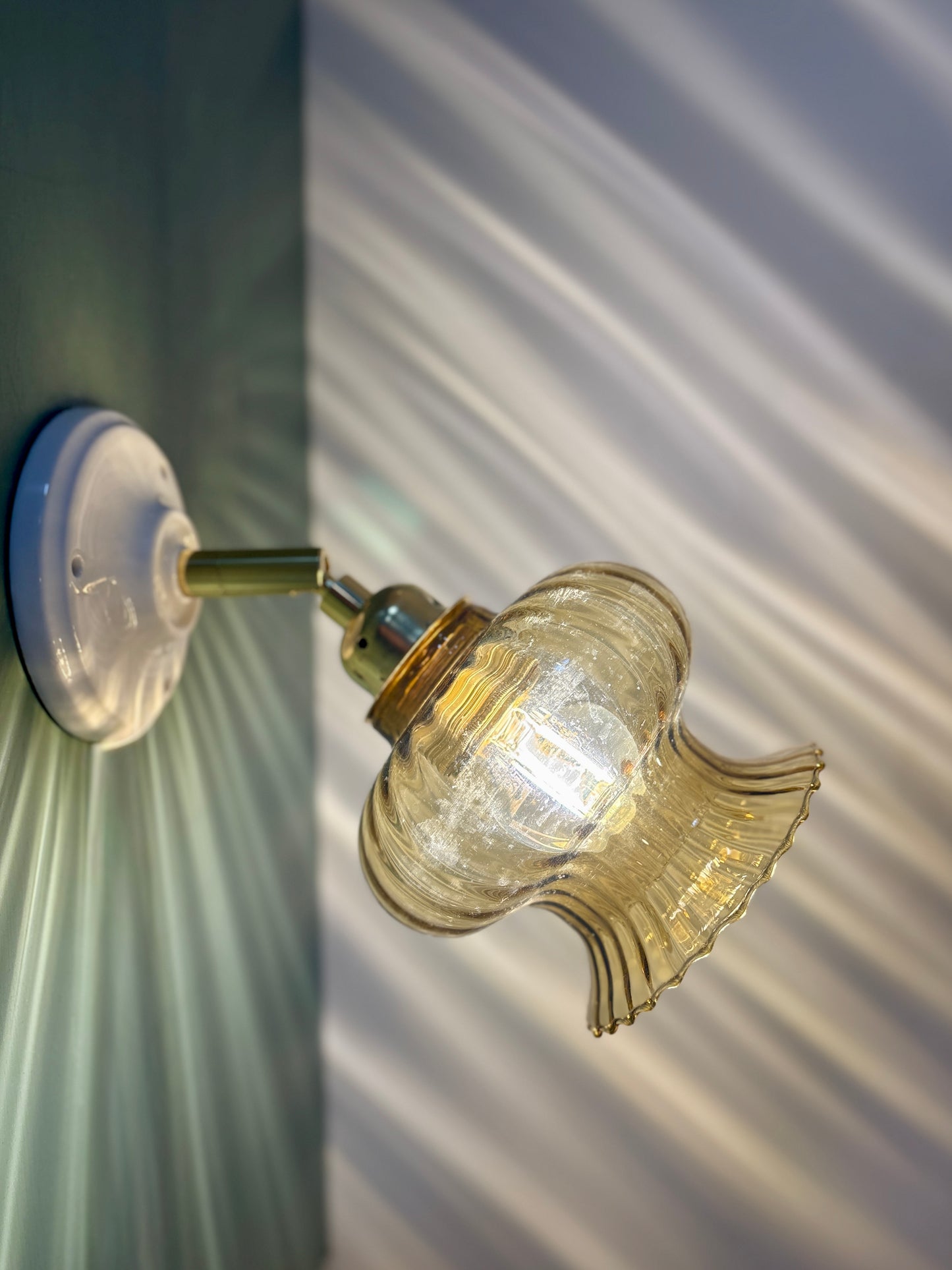 Applique tulipe vintage en verre ambré (AT1)