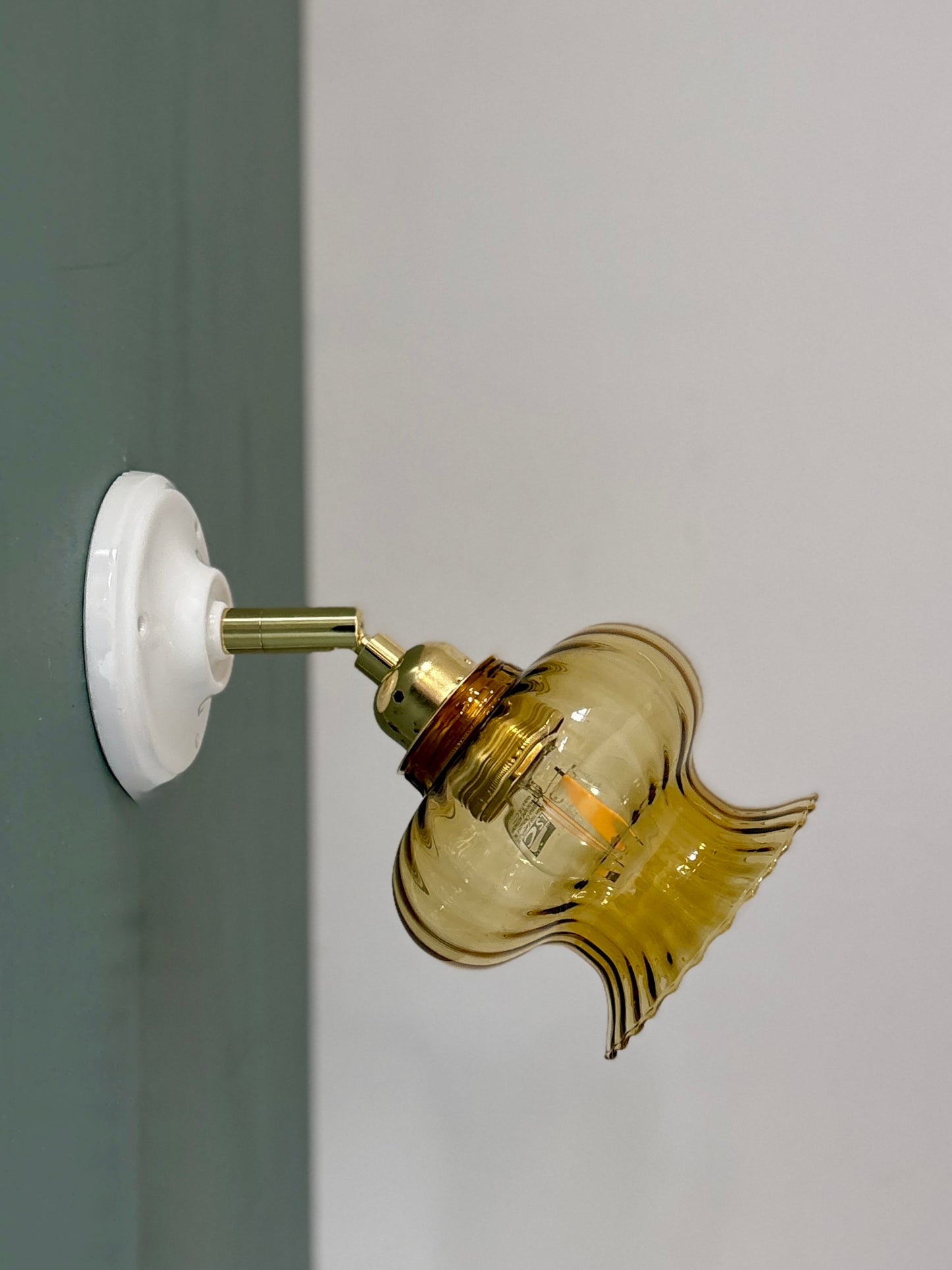 Applique tulipe vintage en verre ambré (AT1)