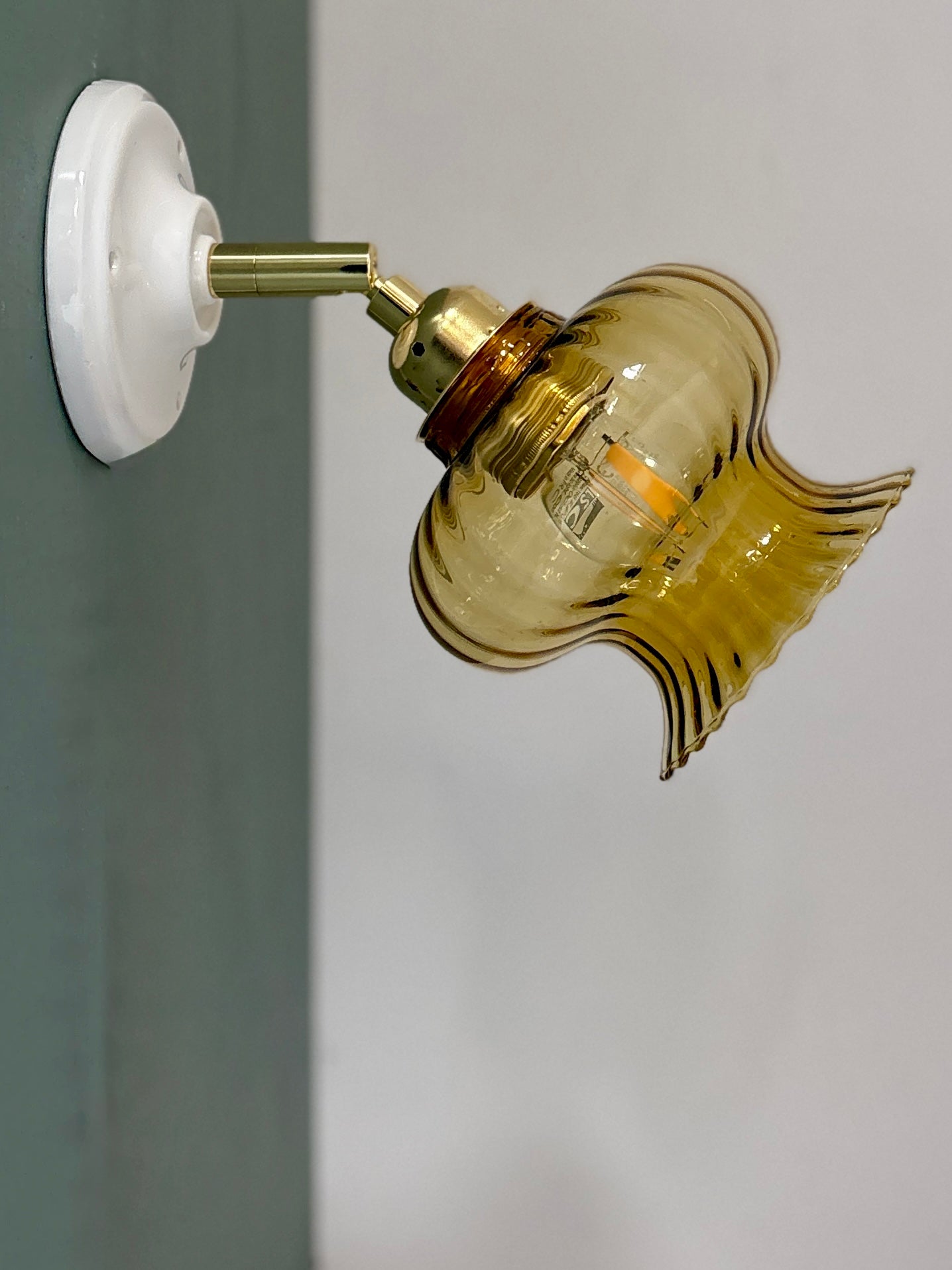 Applique tulipe vintage en verre ambré (AT1)