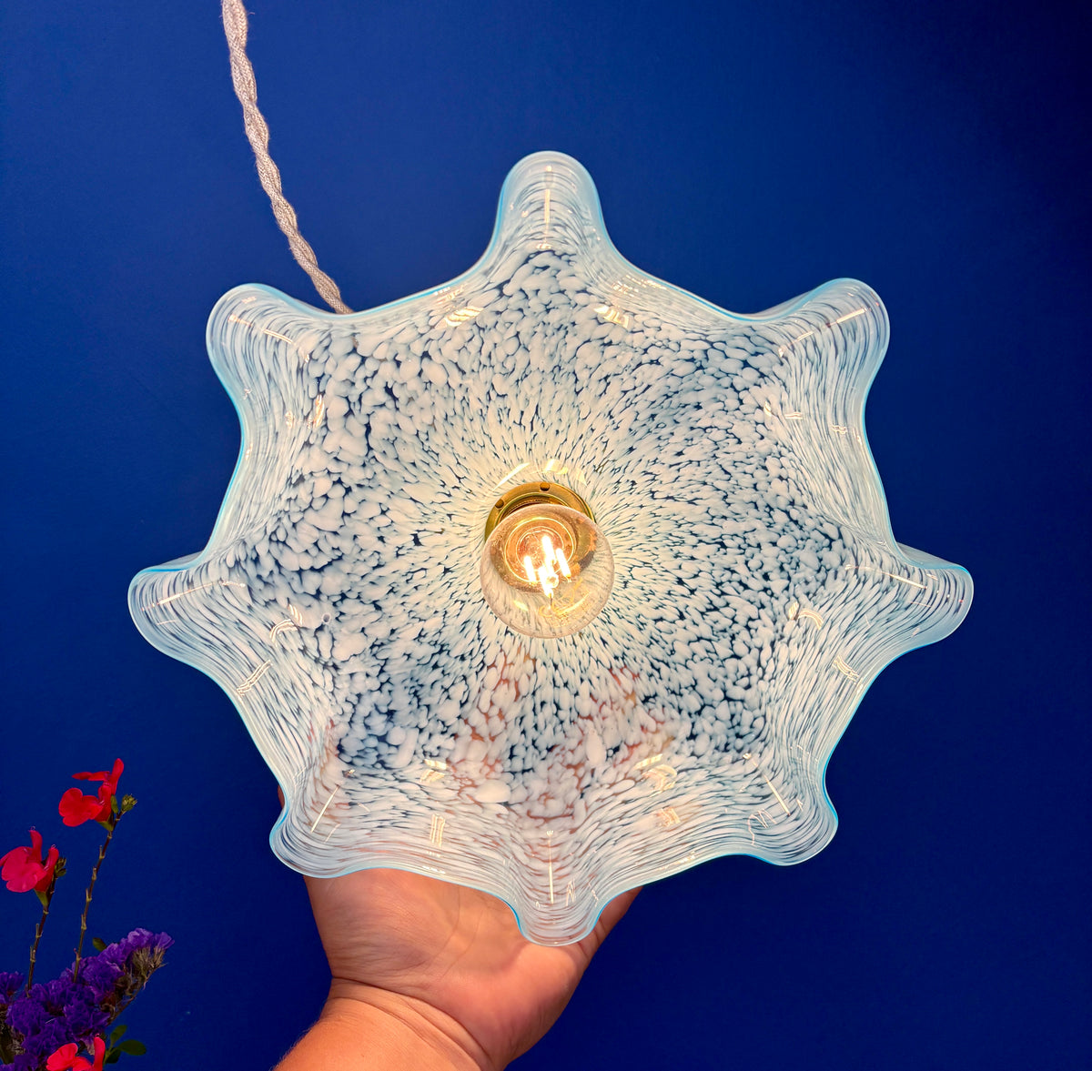 Suspension abat-jour vintage en verre de Clichy bleu