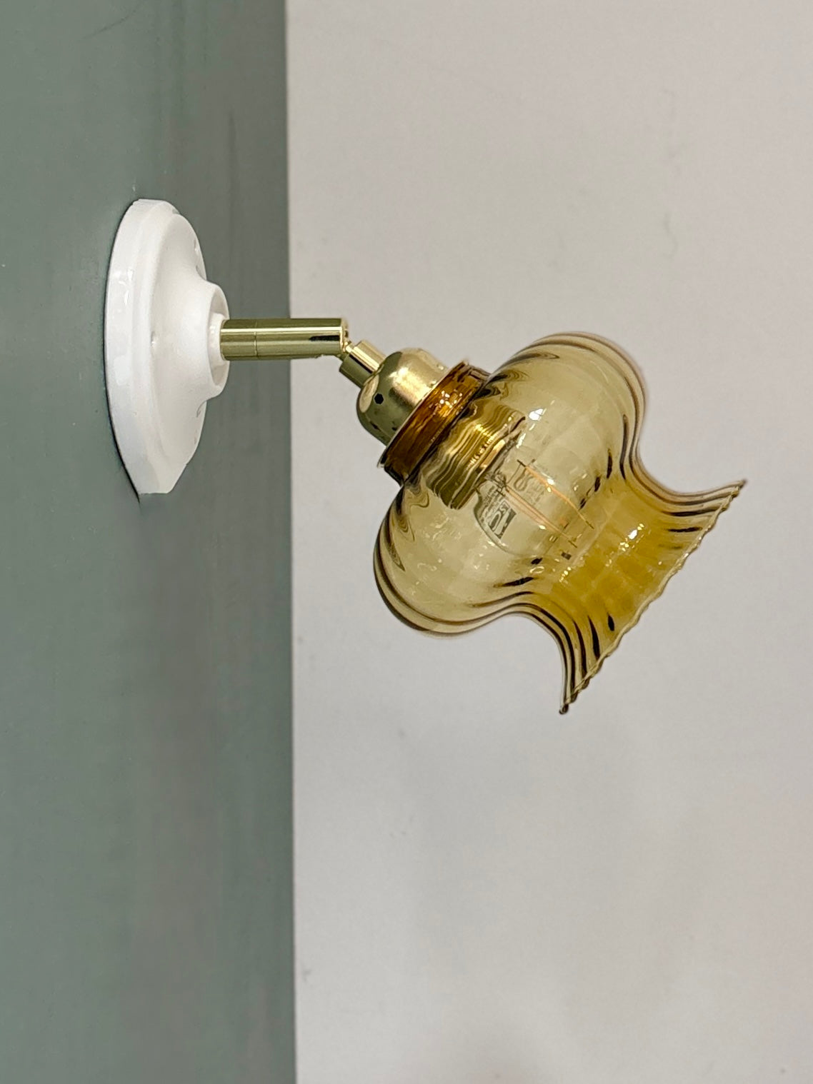 Applique tulipe vintage en verre ambré (AT1)