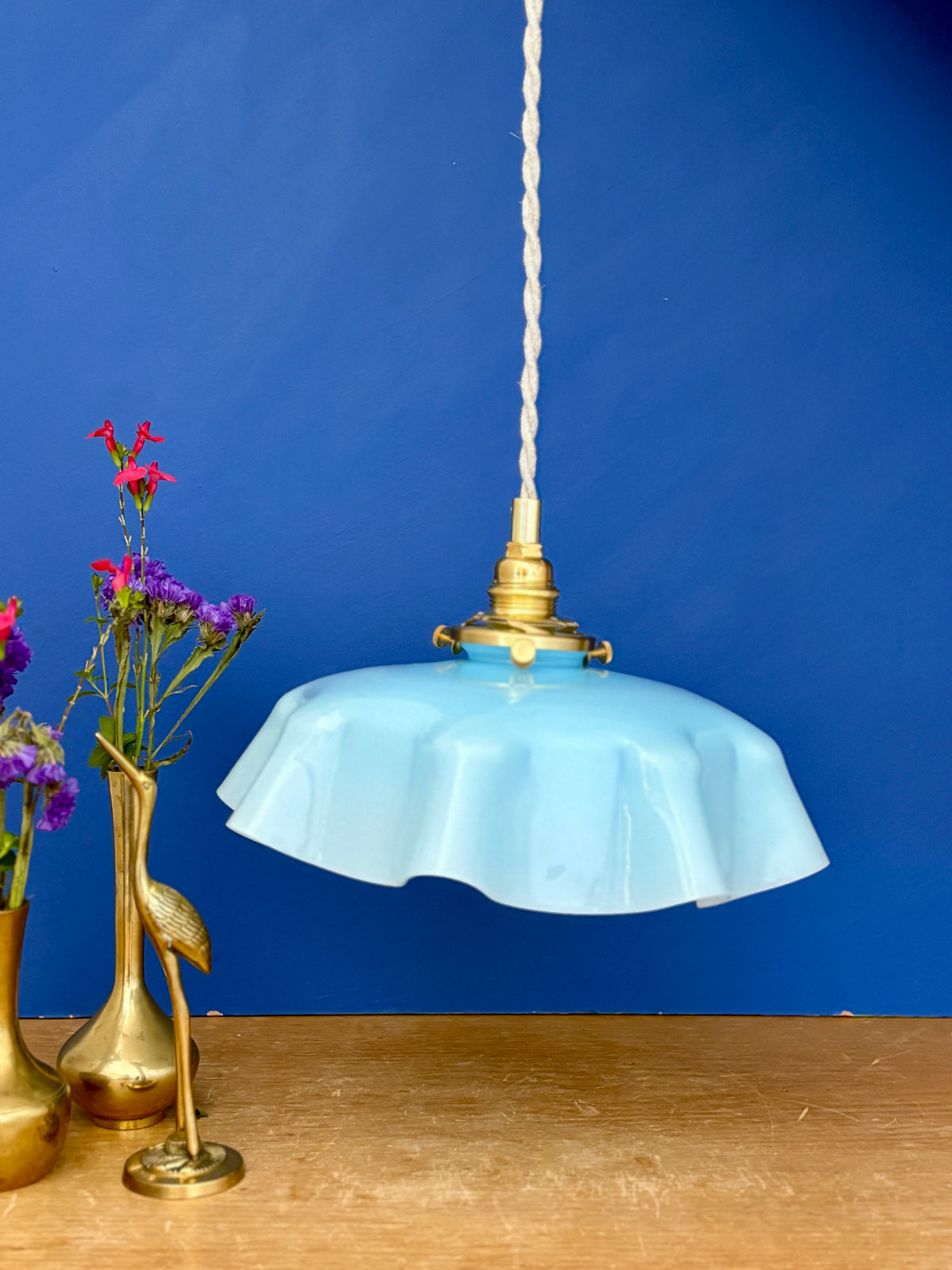 Suspension abat-jour vintage en opaline bleue
