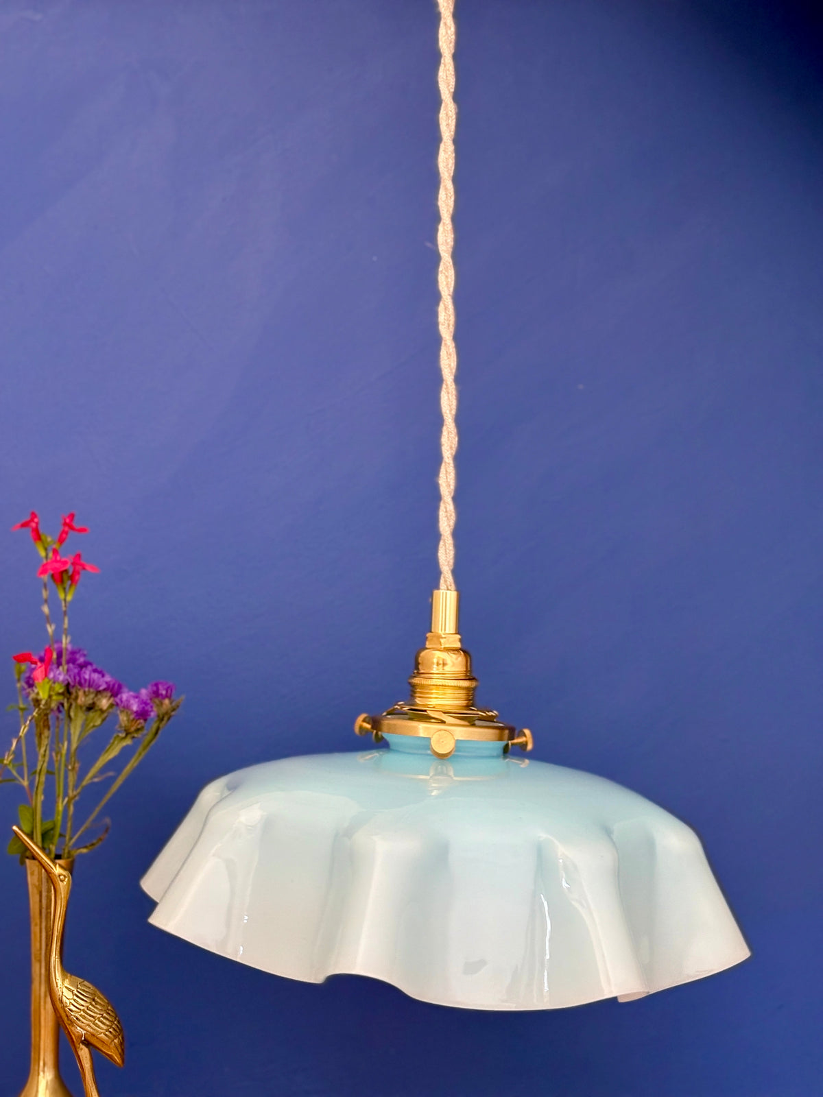 Suspension abat-jour vintage en opaline bleue