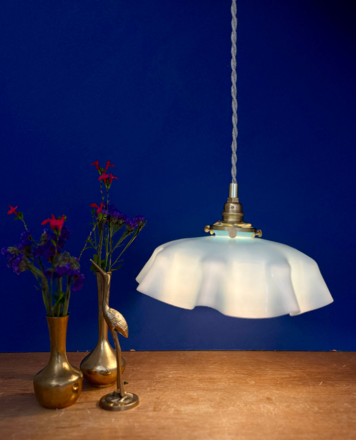 Suspension abat-jour vintage en opaline bleue