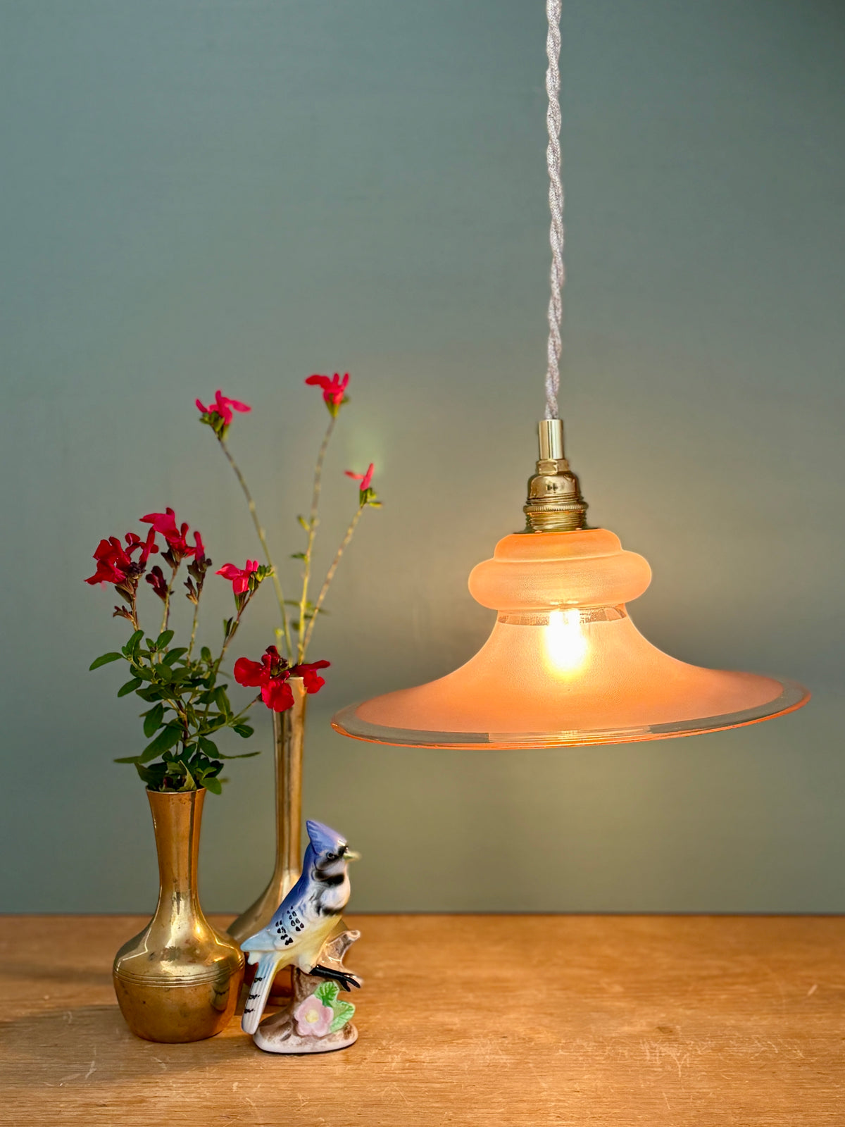 Suspension abat-jour vintage en verre dépoli rose