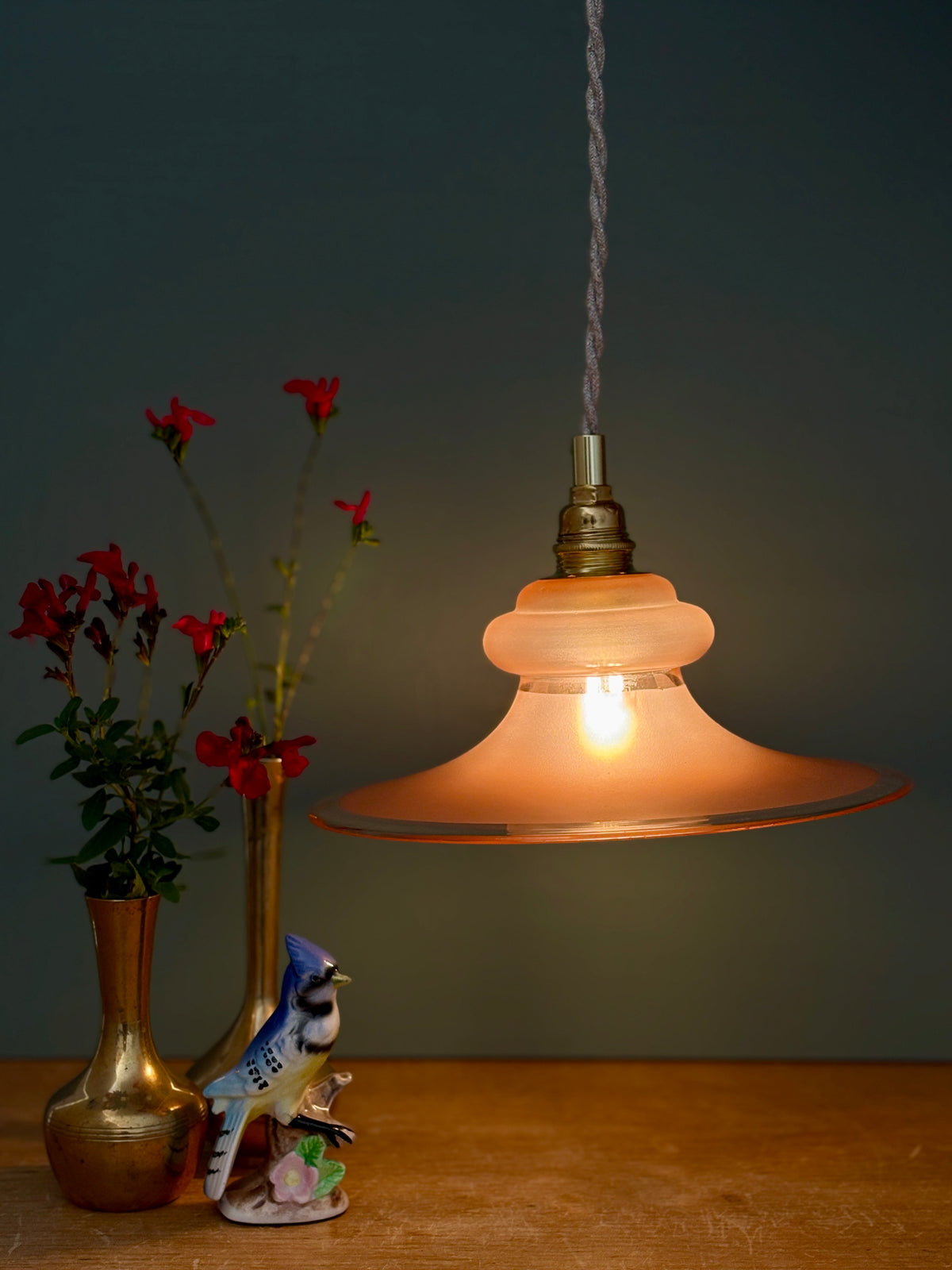 Suspension abat-jour vintage en verre dépoli rose