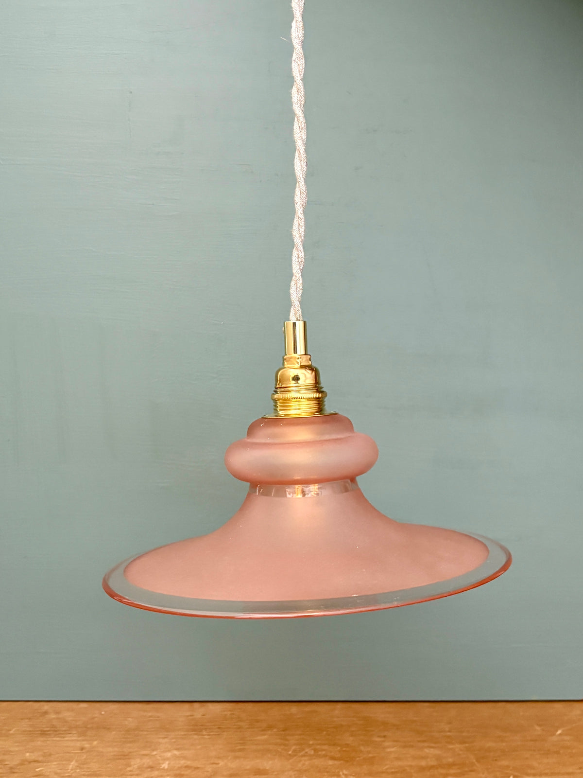 Suspension abat-jour vintage en verre dépoli rose