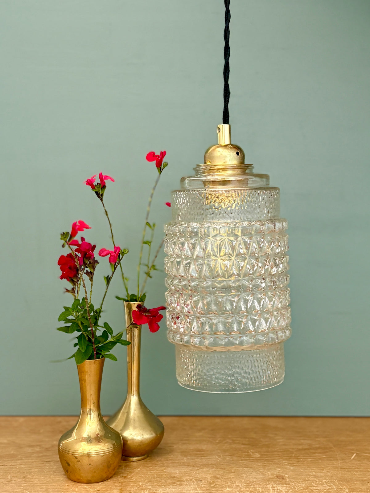 Suspension globe vintage en verre moulé