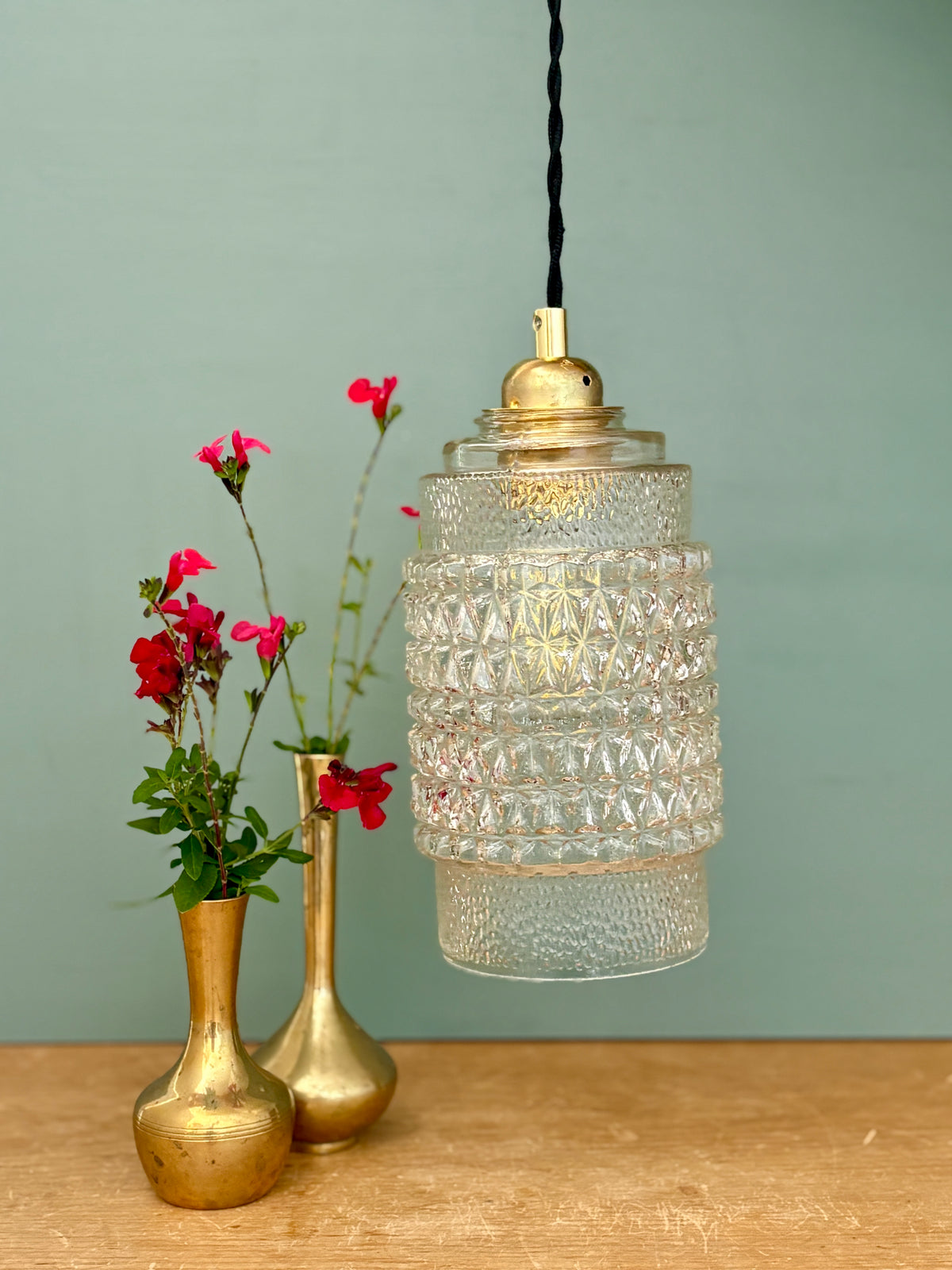 Suspension globe vintage en verre moulé