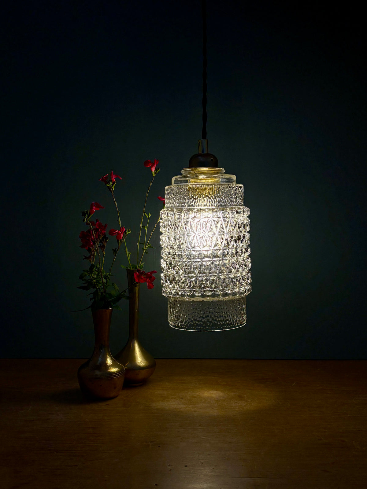 Suspension globe vintage en verre moulé