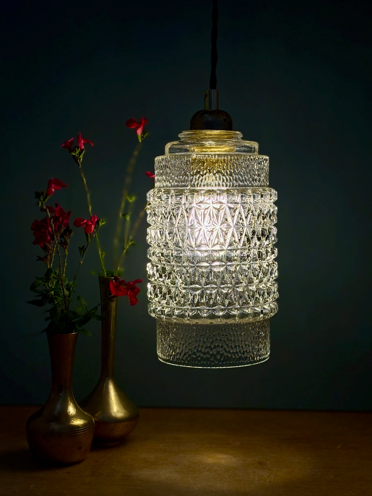 Suspension globe vintage en verre moulé