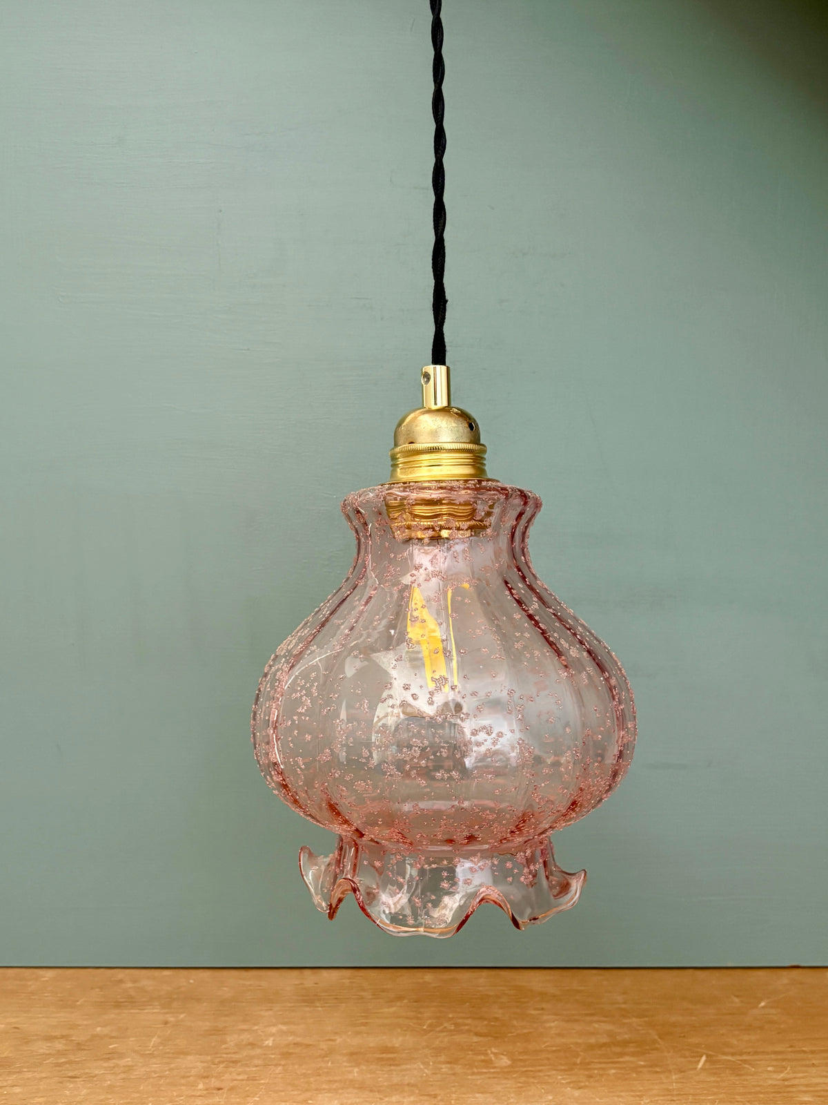 Suspension globe vintage en verre rose granité