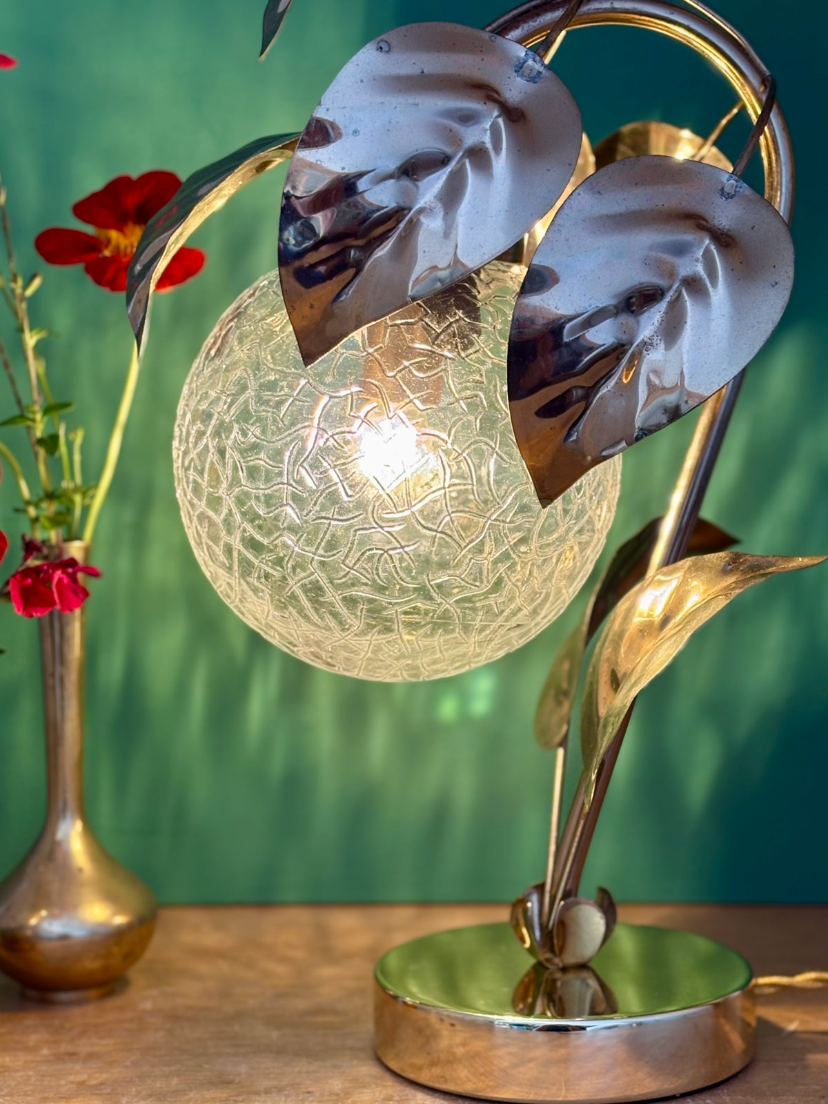 Lampe vintage feuilles en laiton doré et globe en verre transparent (H1)