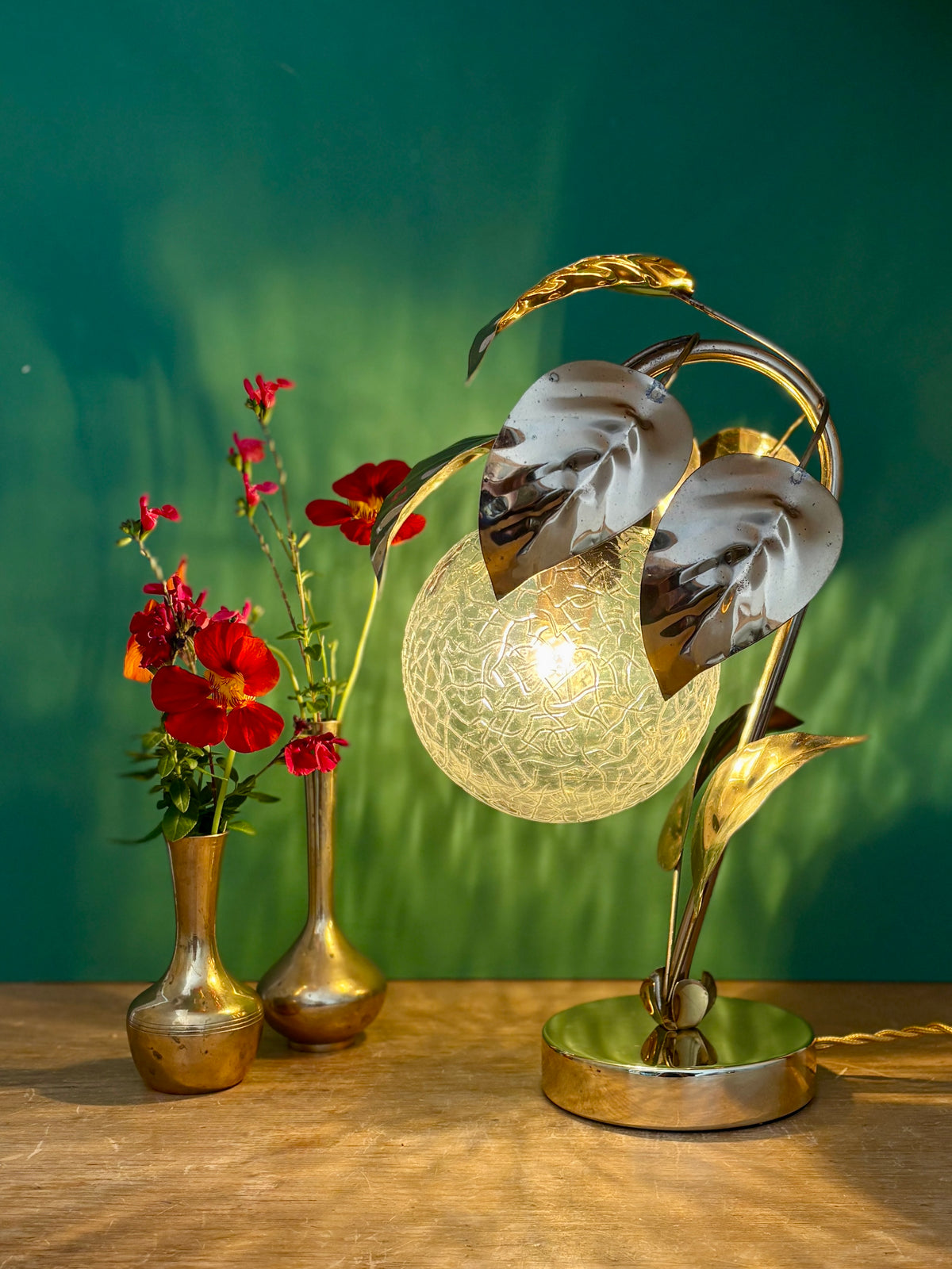 Lampe vintage feuilles en laiton doré et globe en verre transparent (H1)