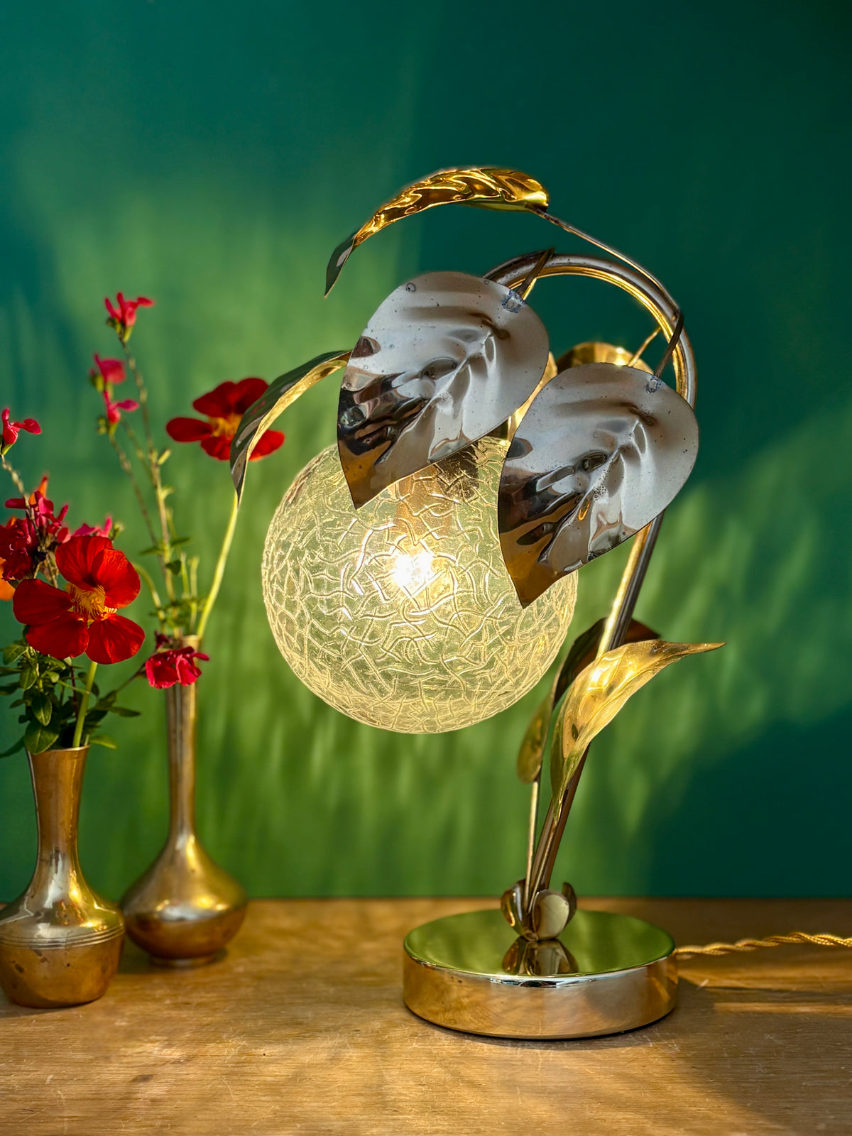 Lampe vintage feuilles en laiton doré et globe en verre transparent (H1)