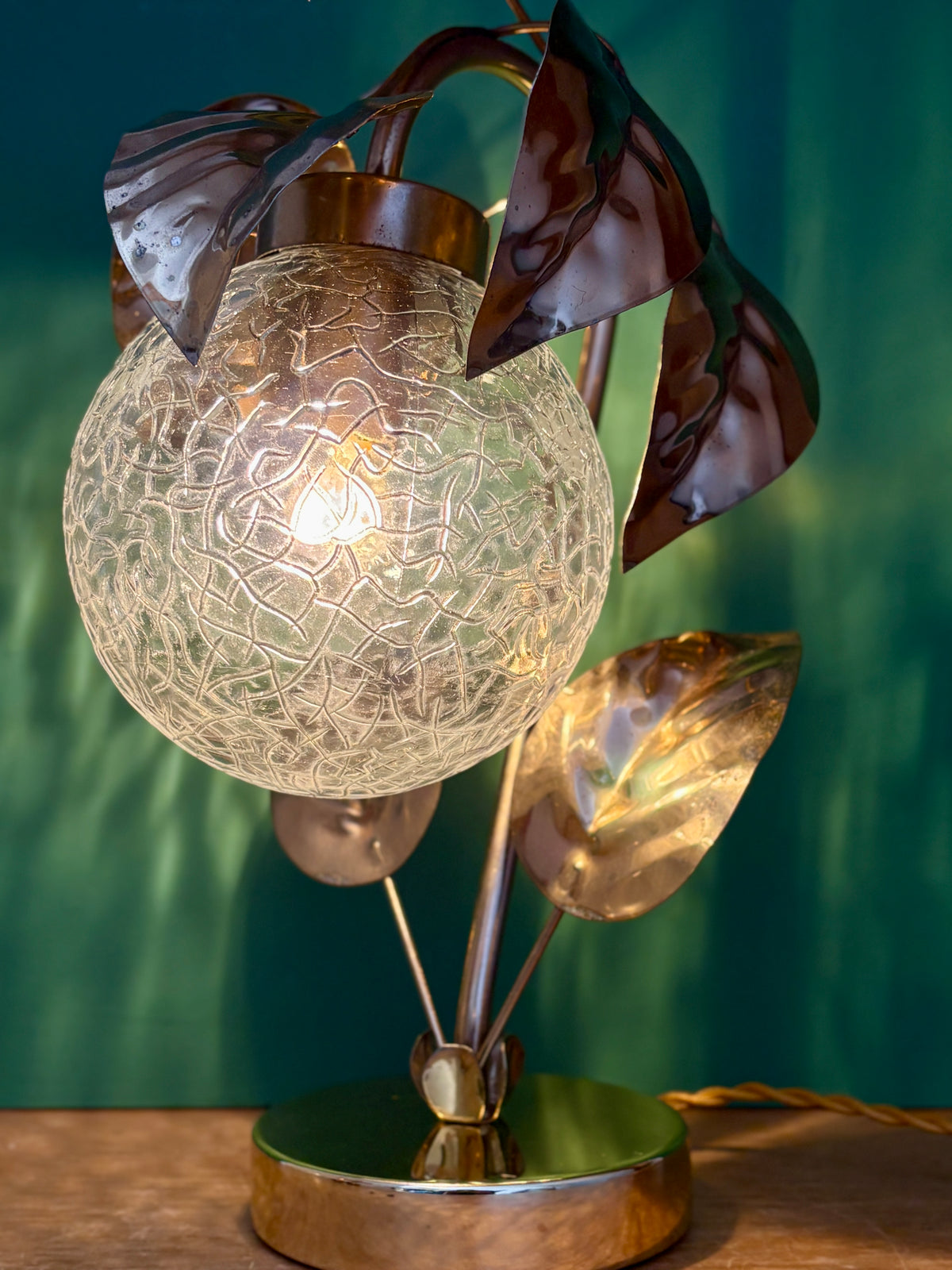 Lampe vintage feuilles en laiton doré et globe en verre transparent (H1)