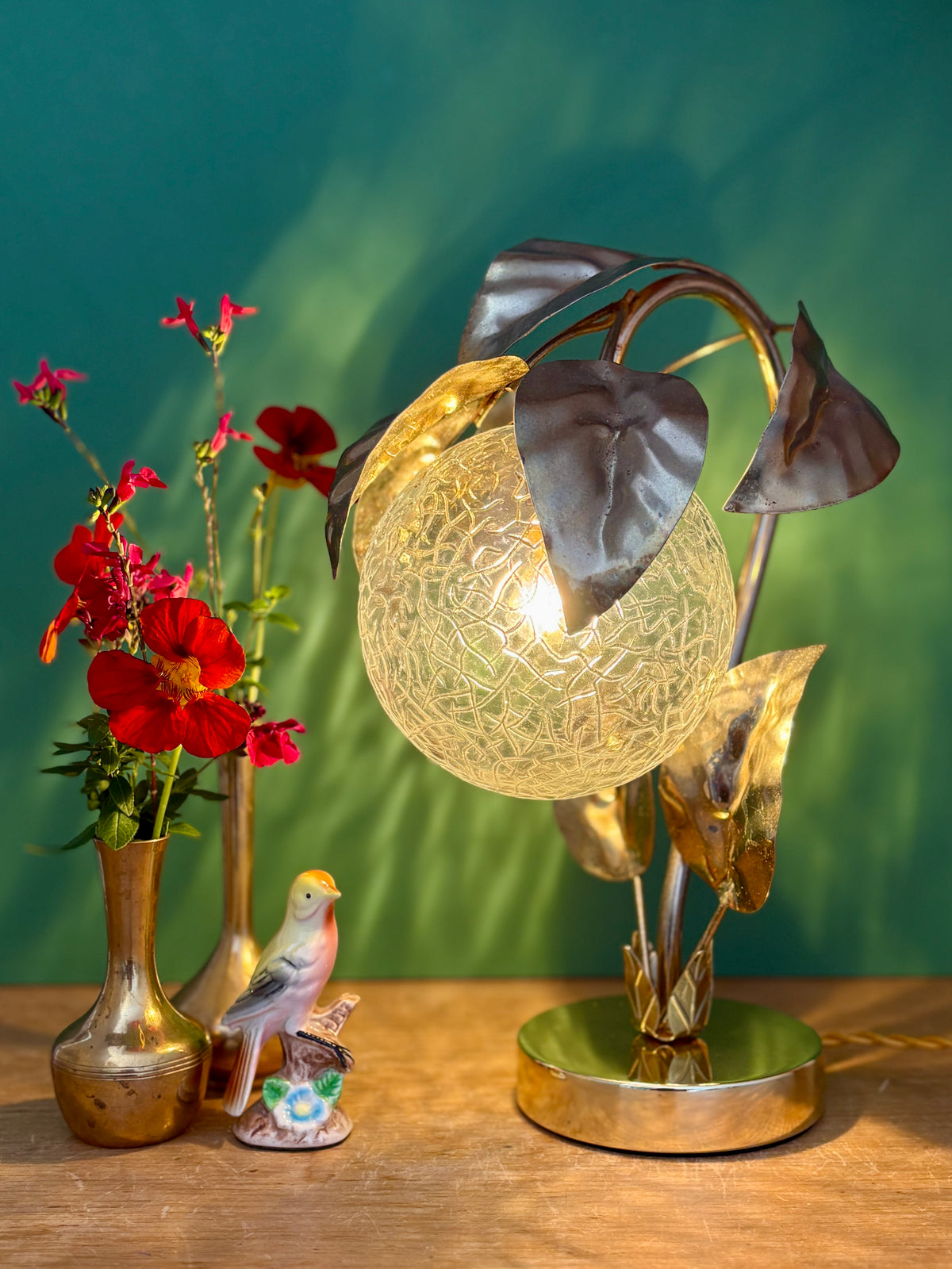 Lampe vintage feuilles en laiton doré et globe en verre transparent (H2)