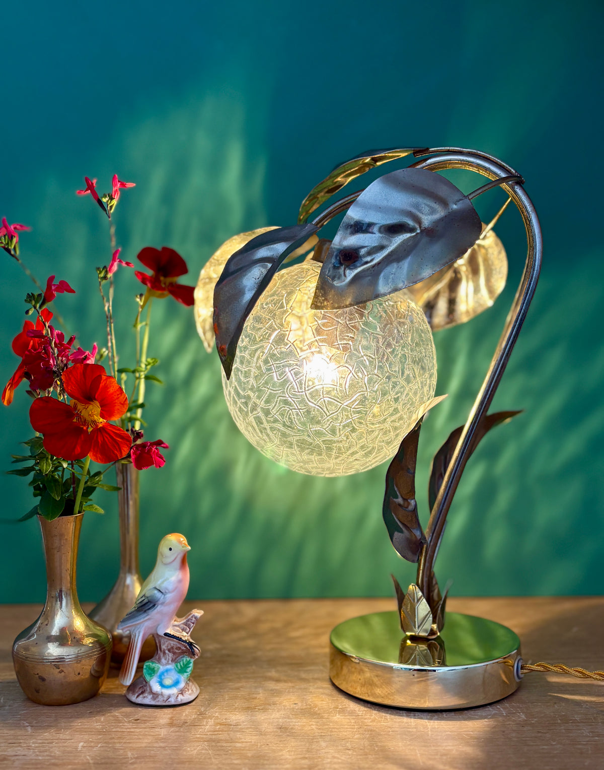 Lampe vintage feuilles en laiton doré et globe en verre transparent (H2)