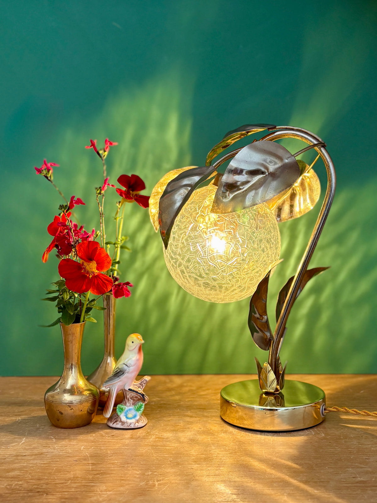 Lampe vintage feuilles en laiton doré et globe en verre transparent (H2)