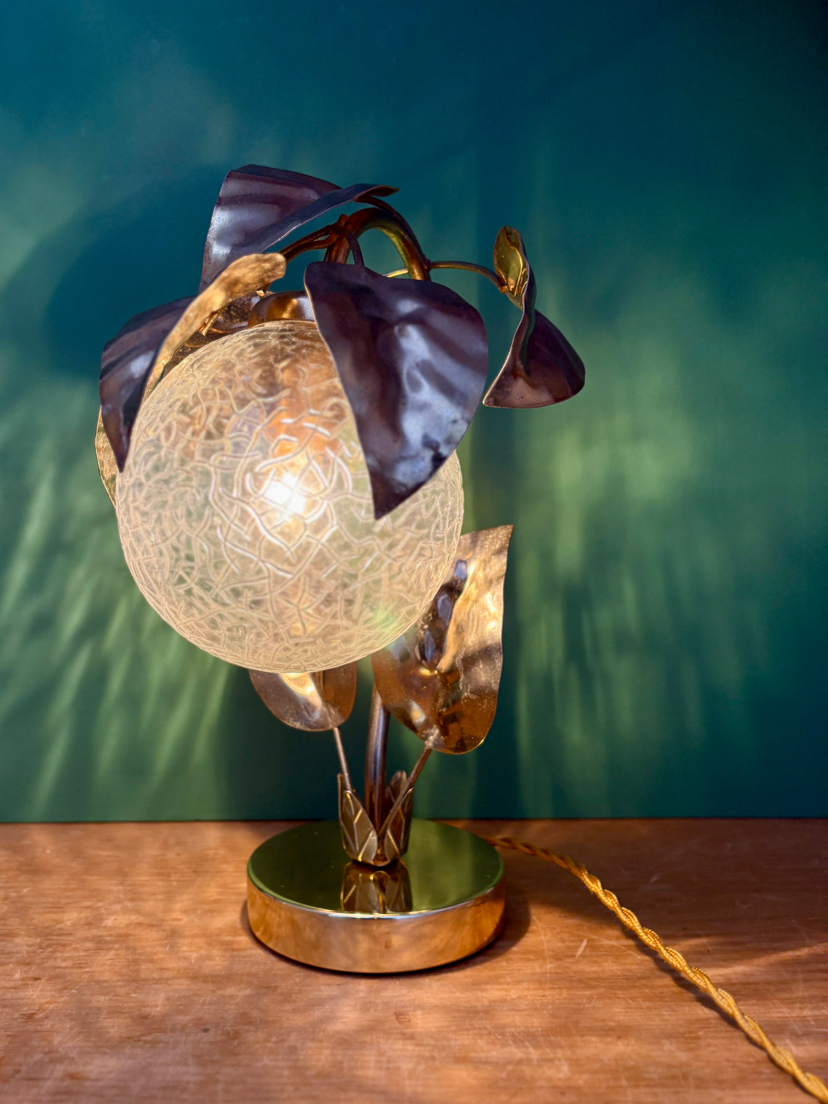 Lampe vintage feuilles en laiton doré et globe en verre transparent (H2)