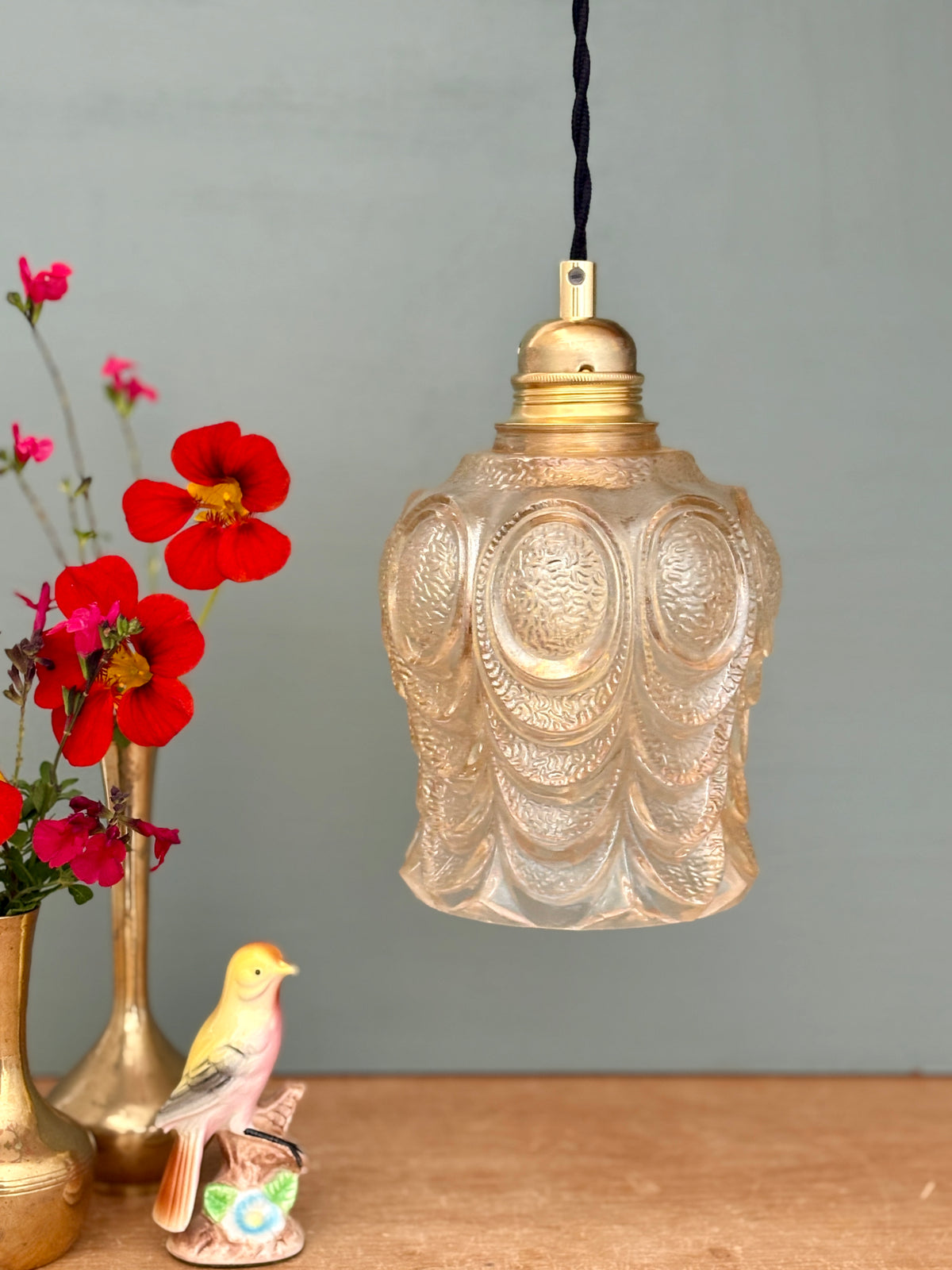 Suspension globe vintage en verre ambré (PDS)