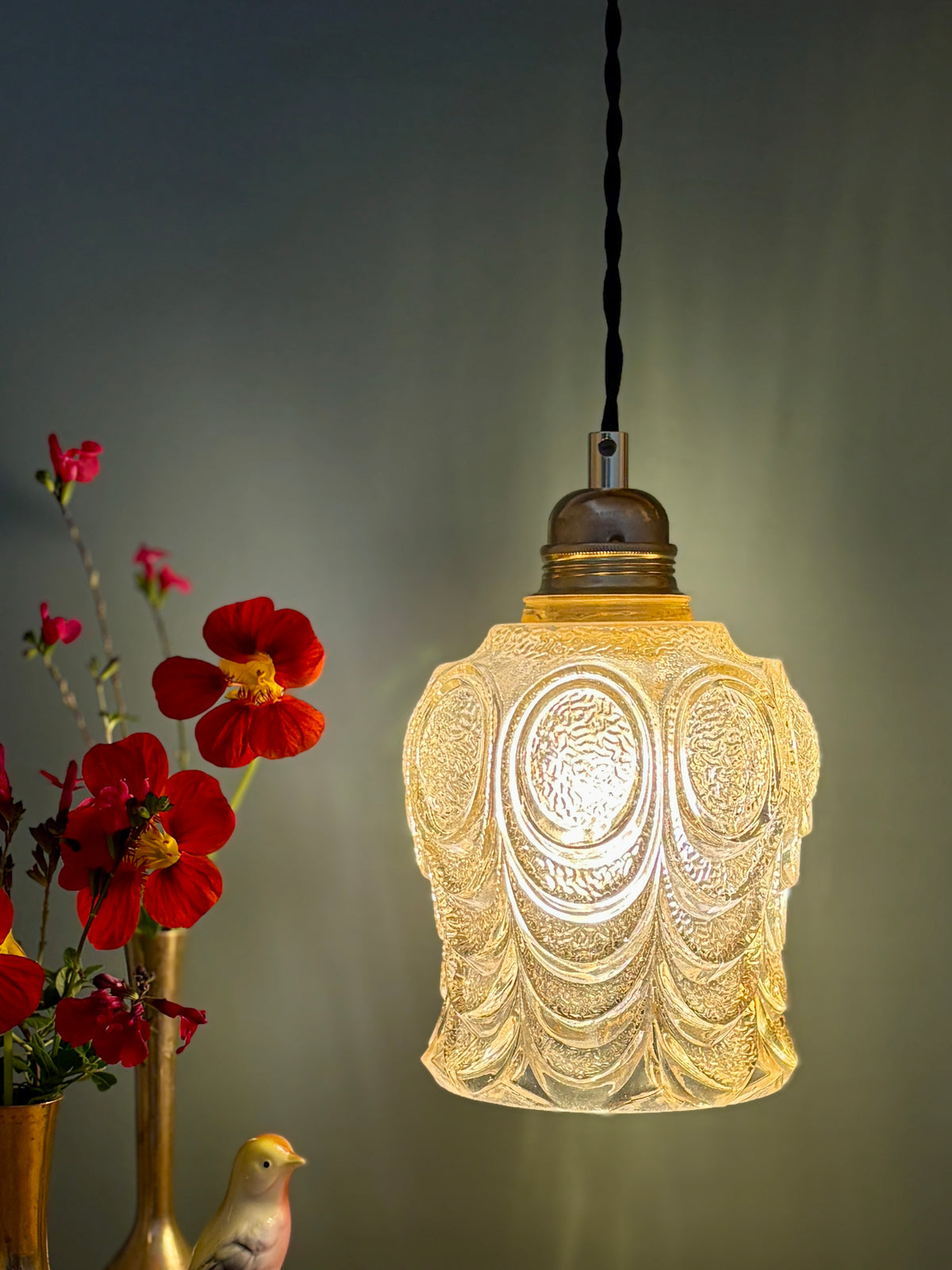 Suspension globe vintage en verre ambré (PDS)