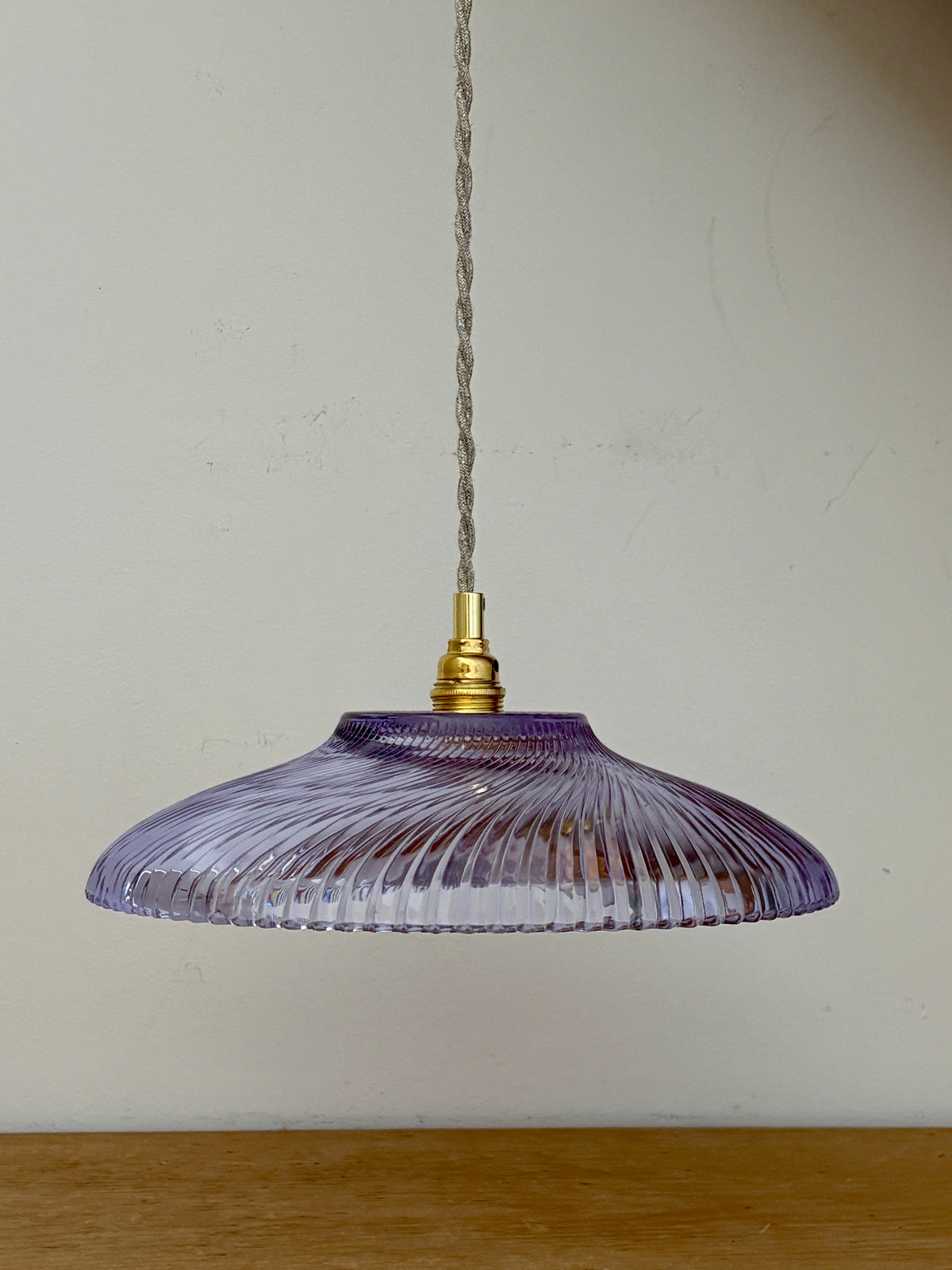 Suspension abat-jour vintage en verre violet - collection vaisselle -