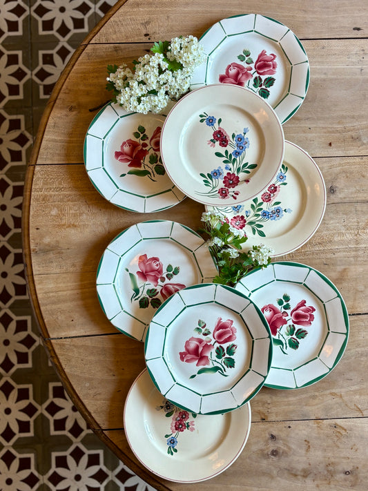 Lot de 8 assiettes plates vintage dépareillées Monique et Aigueperse