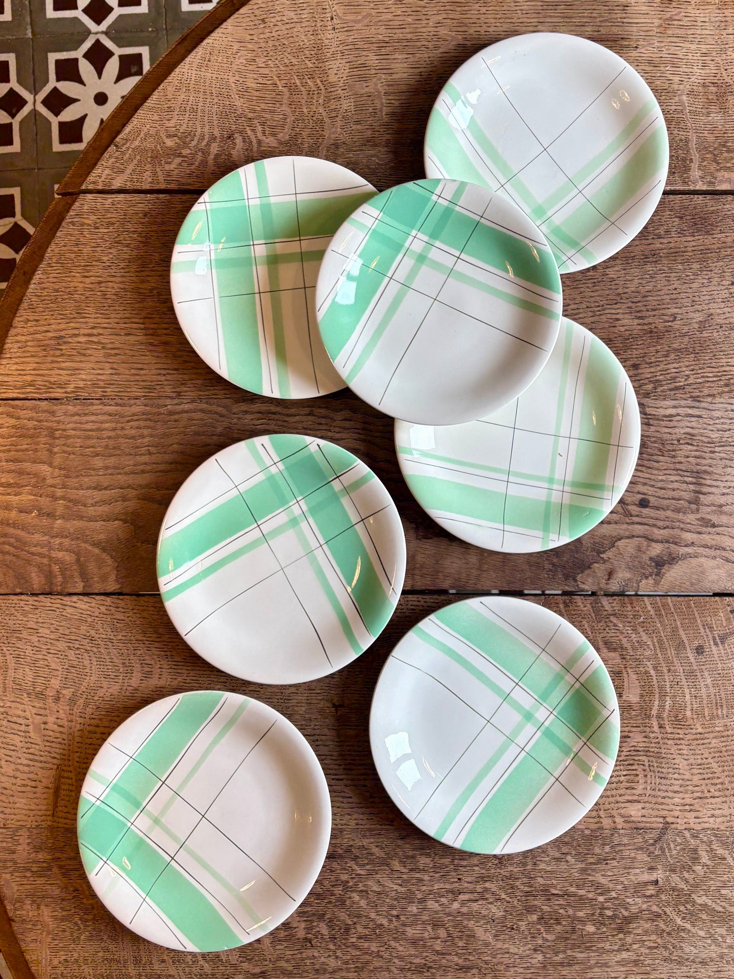 Lot de 7 assiettes à dessert vintage, modèle Montréal vert de Salins