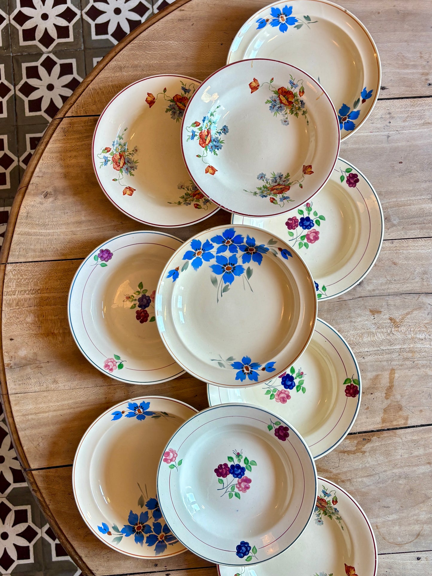 Lot de 10 assiettes creuses vintage dépareillées