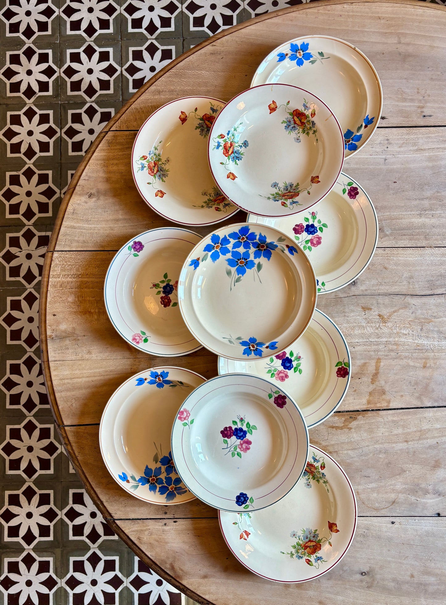 Lot de 10 assiettes creuses vintage dépareillées