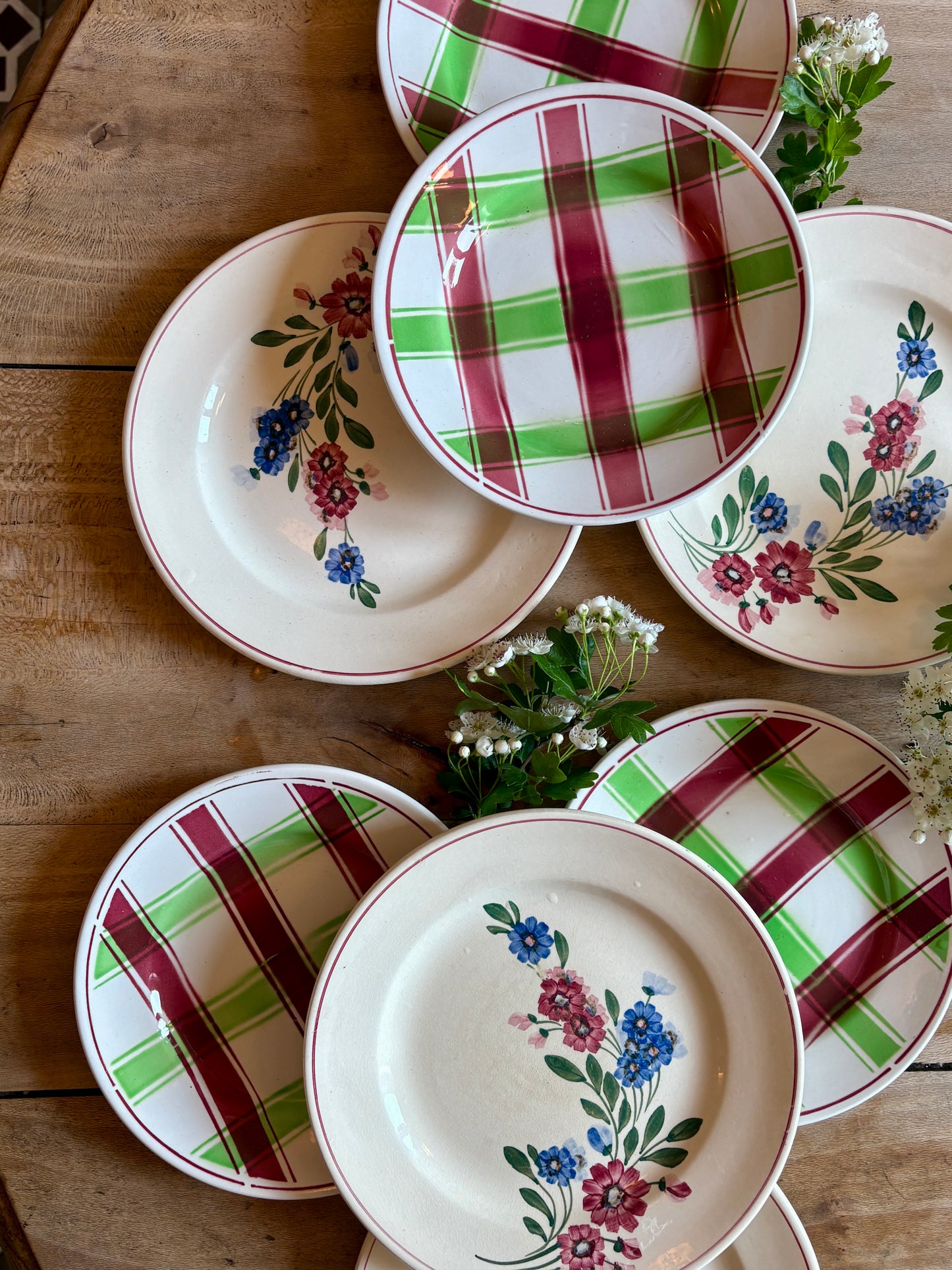Lot de 8 assiettes à dessert vintage dépareillées, Sousse et Aigueperse de Digoin Sarreguemines