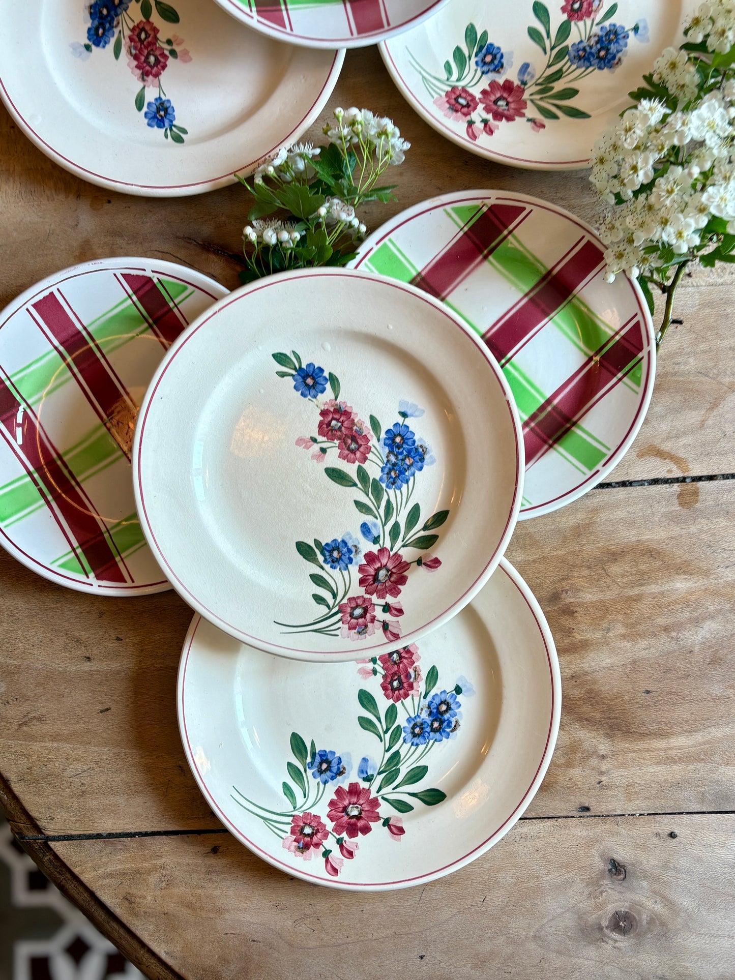 Lot de 8 assiettes à dessert vintage dépareillées, Sousse et Aigueperse de Digoin Sarreguemines