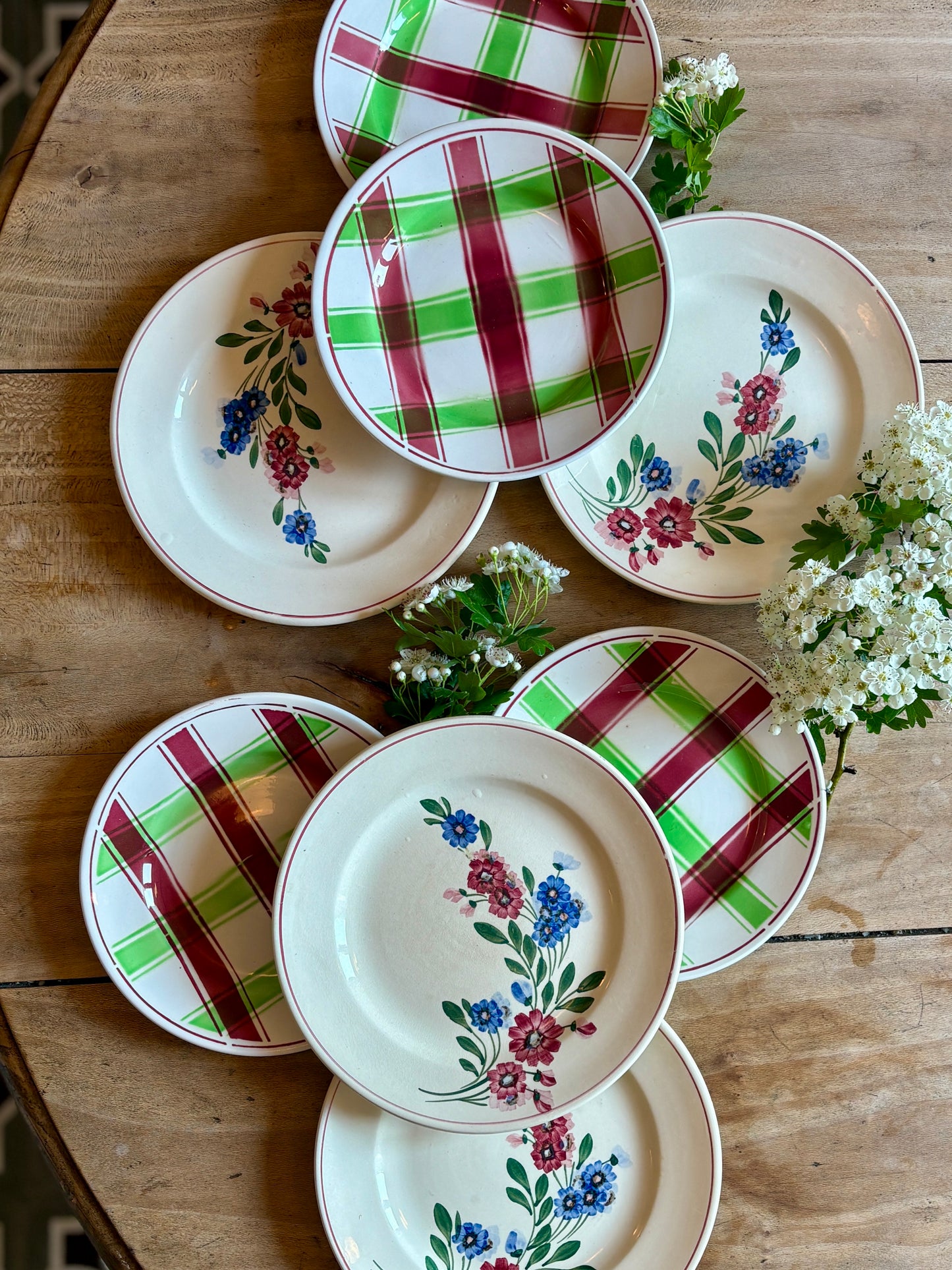Lot de 8 assiettes à dessert vintage dépareillées, Sousse et Aigueperse de Digoin Sarreguemines