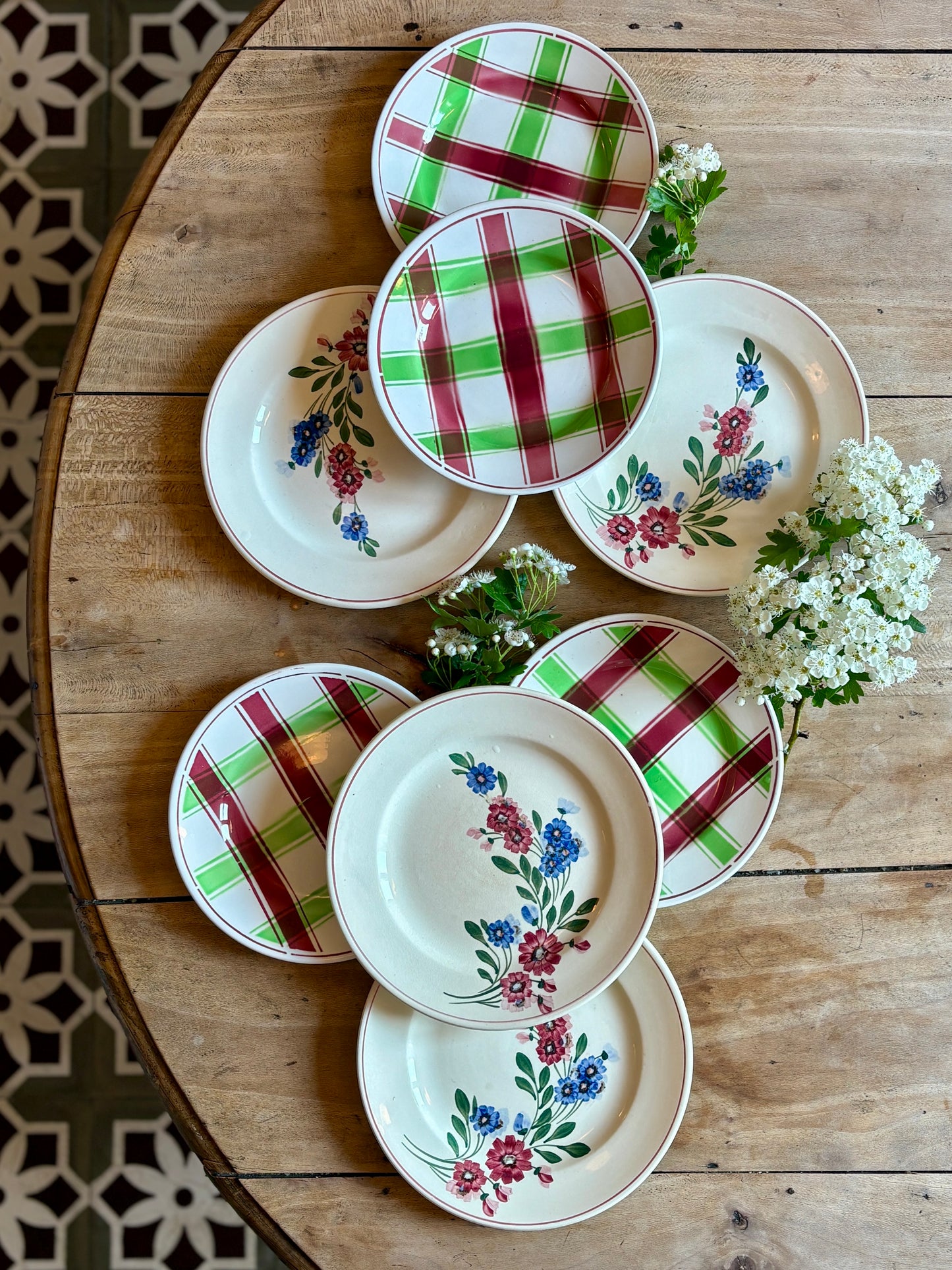 Lot de 8 assiettes à dessert vintage dépareillées, Sousse et Aigueperse de Digoin Sarreguemines