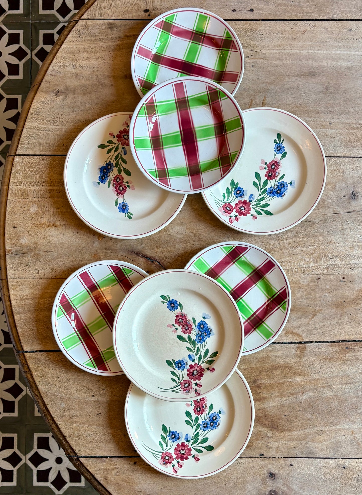 Lot de 8 assiettes à dessert vintage dépareillées, Sousse et Aigueperse de Digoin Sarreguemines
