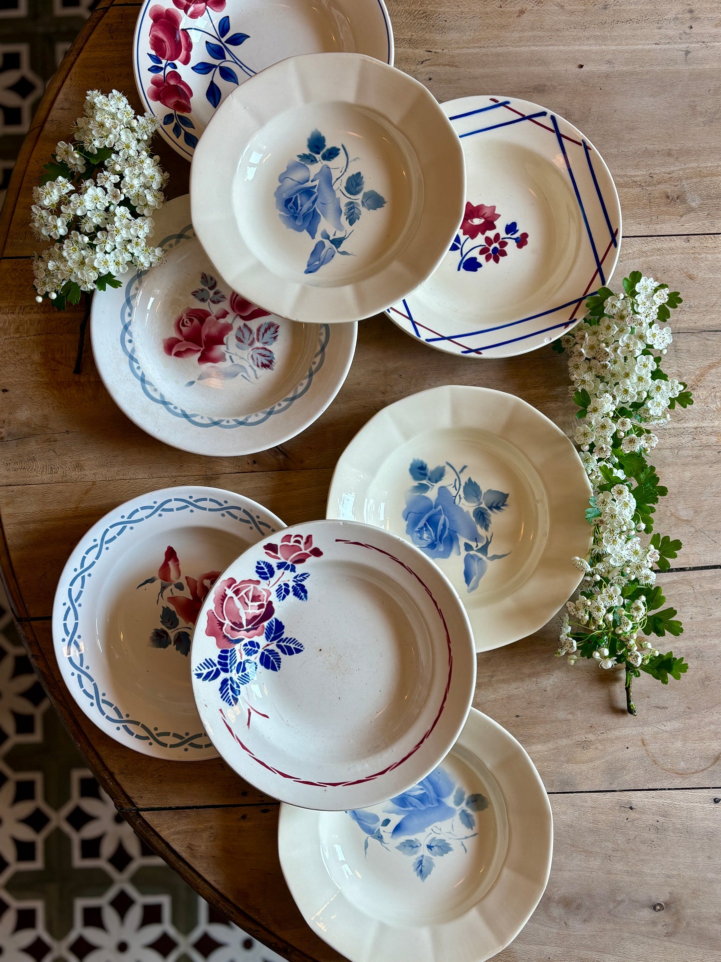 Lot de 8 assiettes creuses vintage dépareillées