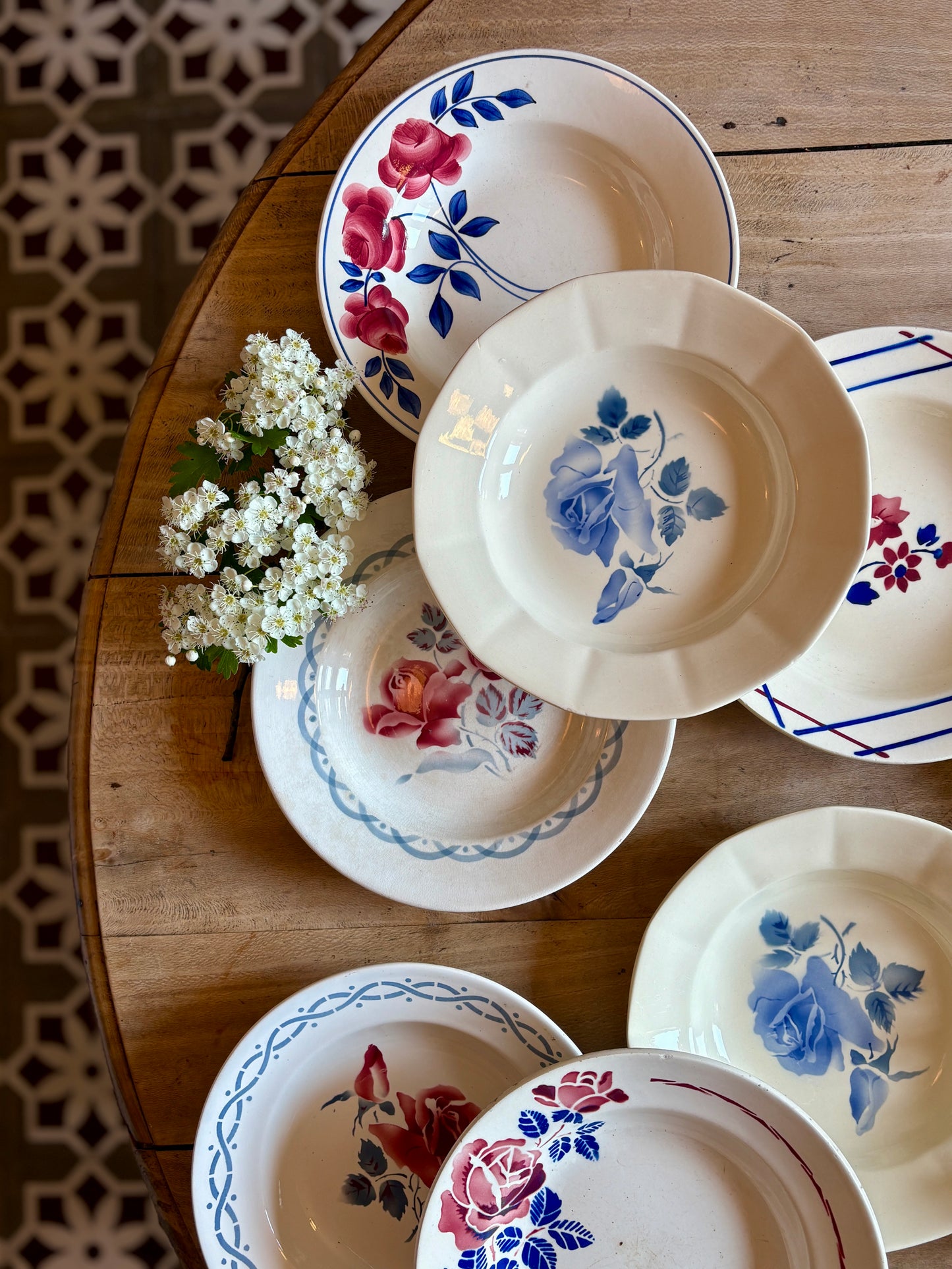 Lot de 8 assiettes creuses vintage dépareillées