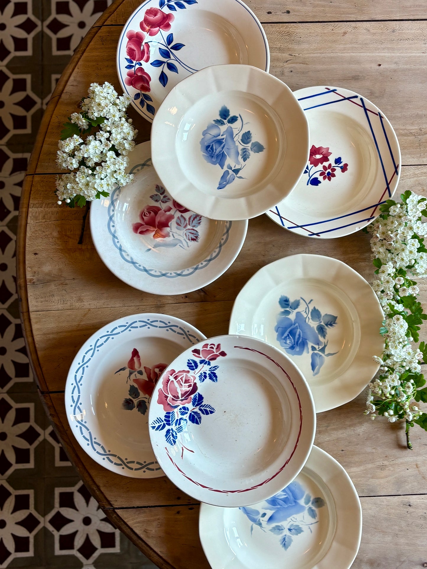Lot de 8 assiettes creuses vintage dépareillées