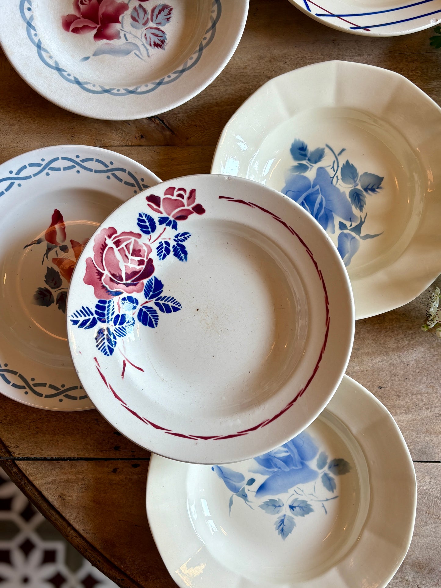 Lot de 8 assiettes creuses vintage dépareillées
