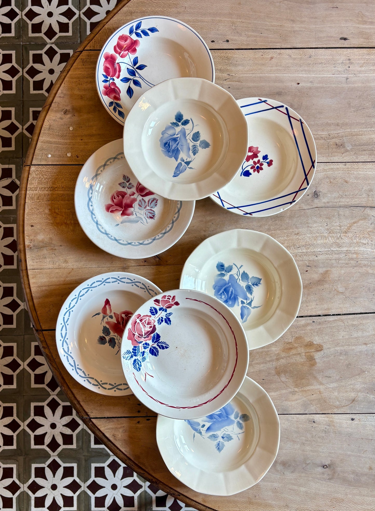 Lot de 8 assiettes creuses vintage dépareillées